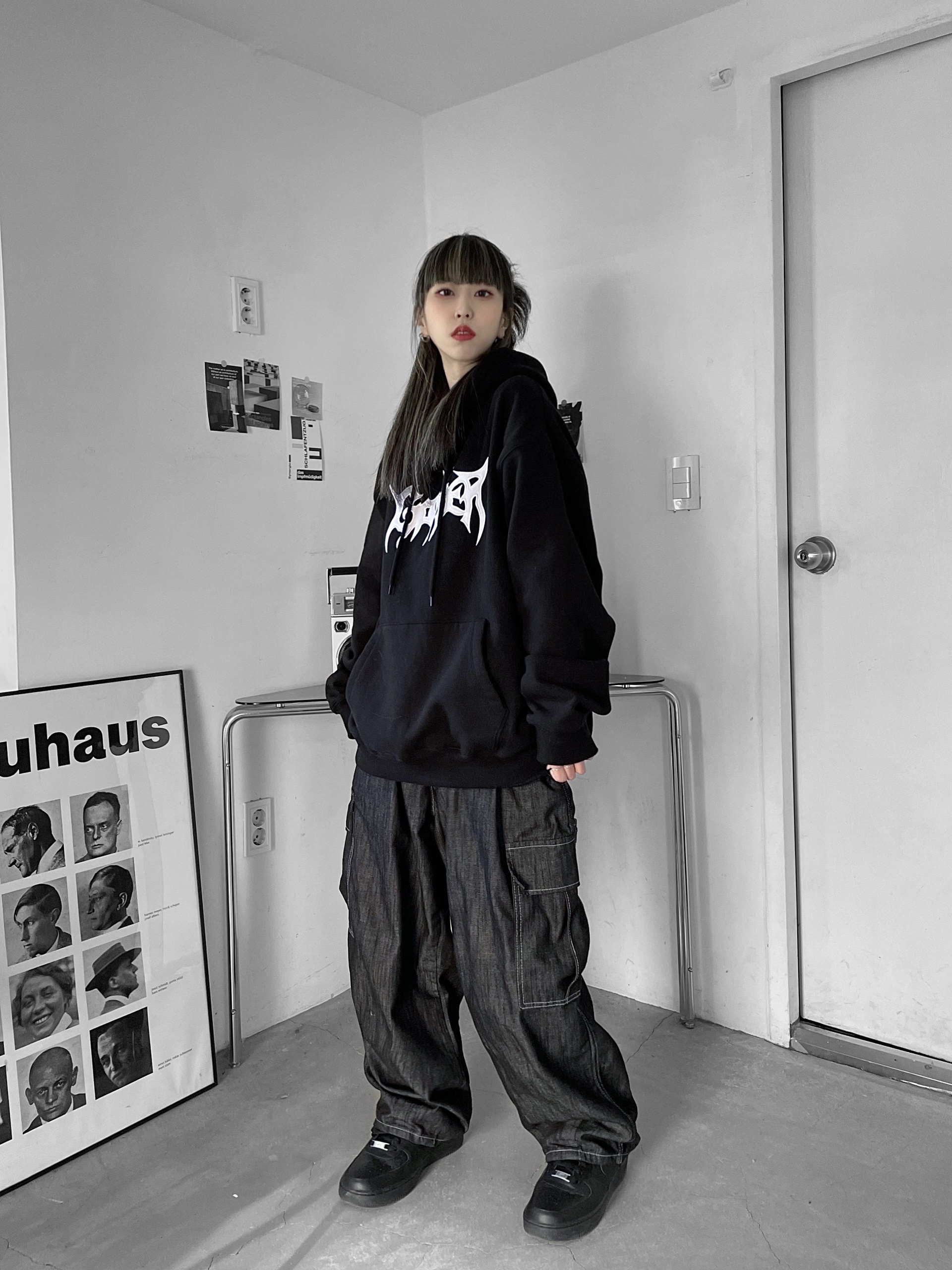 Nike Air Force 1 '07 Low Triple Black 착용 스타일 - 2