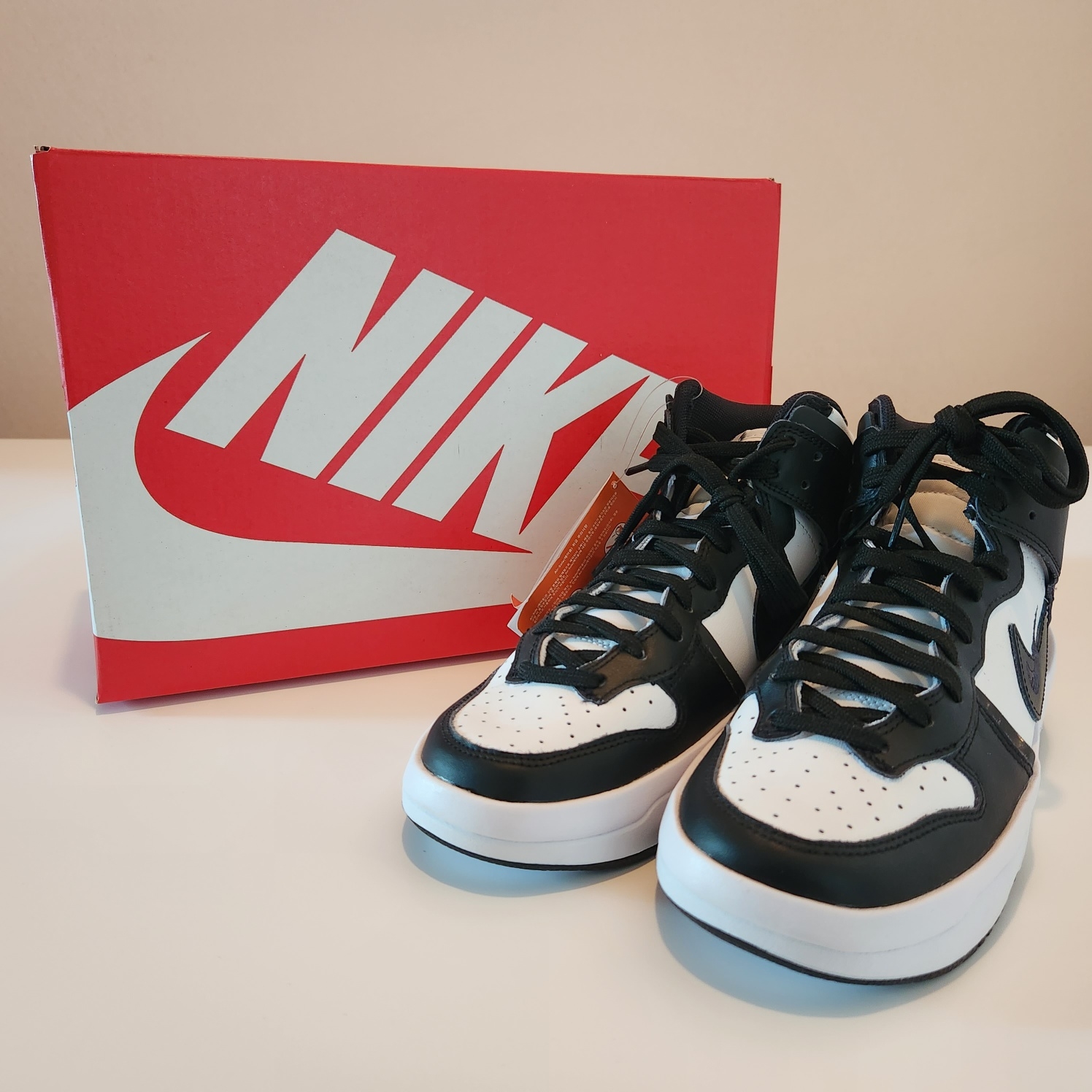 (W) Nike Dunk High Up Black and White 착용 스타일 - 1
