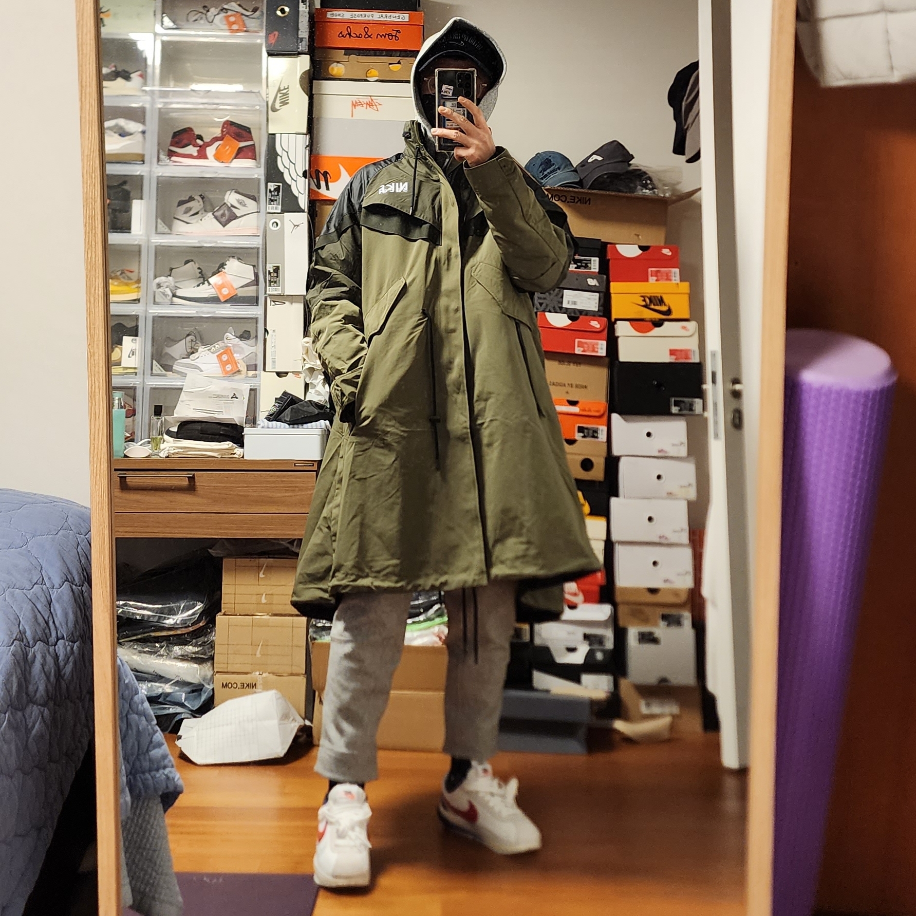 Nike x Sacai Zoom Cortez SP White and University Red, Nike x Sacai NRG Trench Jacket Medium Olive - Asia 착용 스타일 - 4