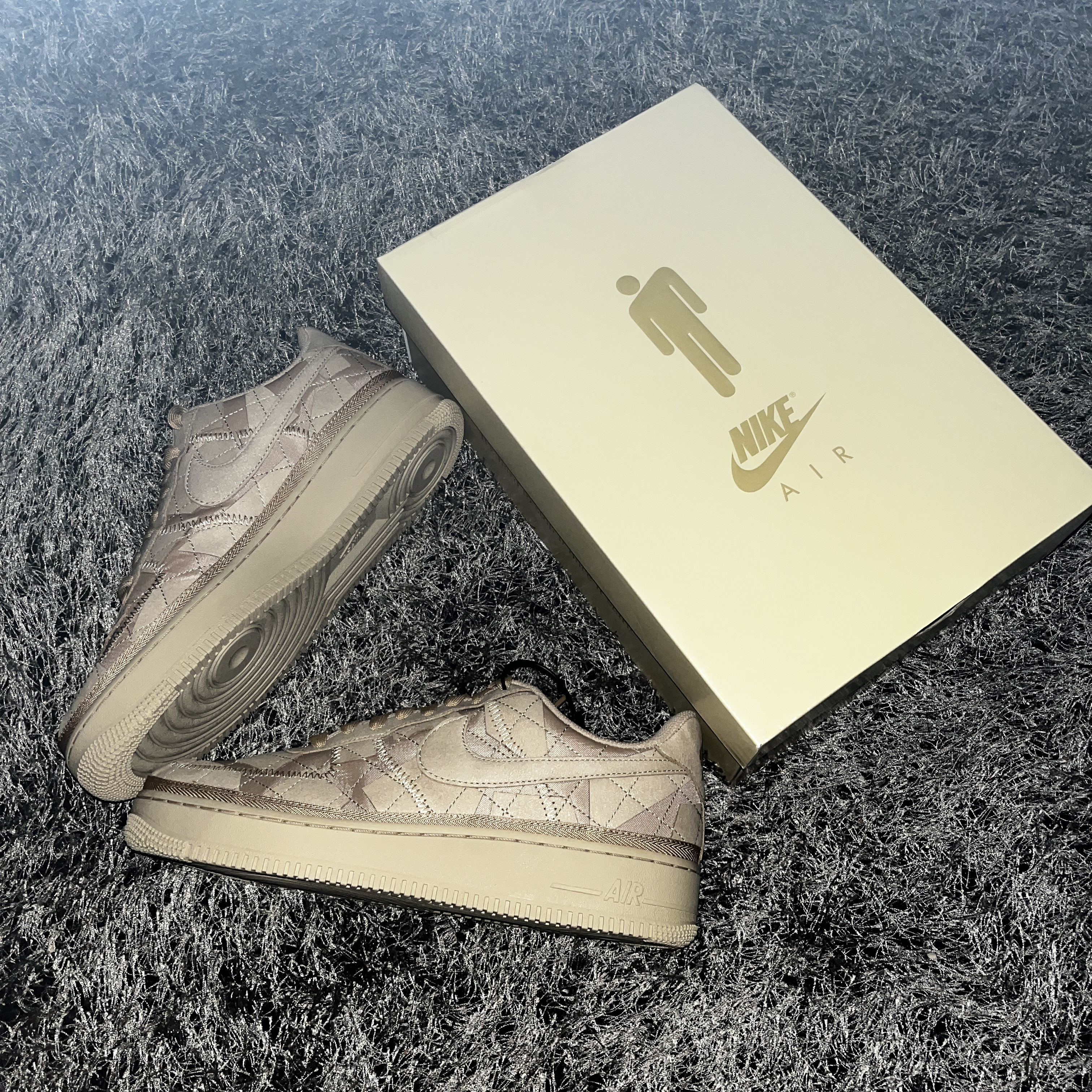 Nike x Billie Eilish Air Force 1 Low '07 SP Mushroom 착용 스타일 - 3