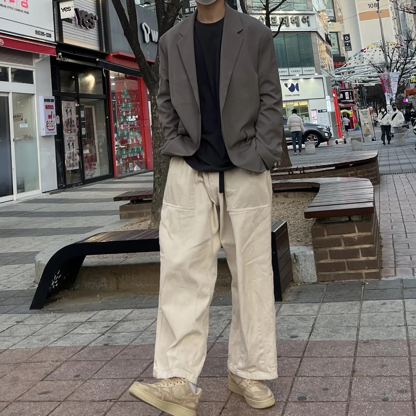 Nike x Billie Eilish Air Force 1 Low '07 SP Mushroom 착용 스타일