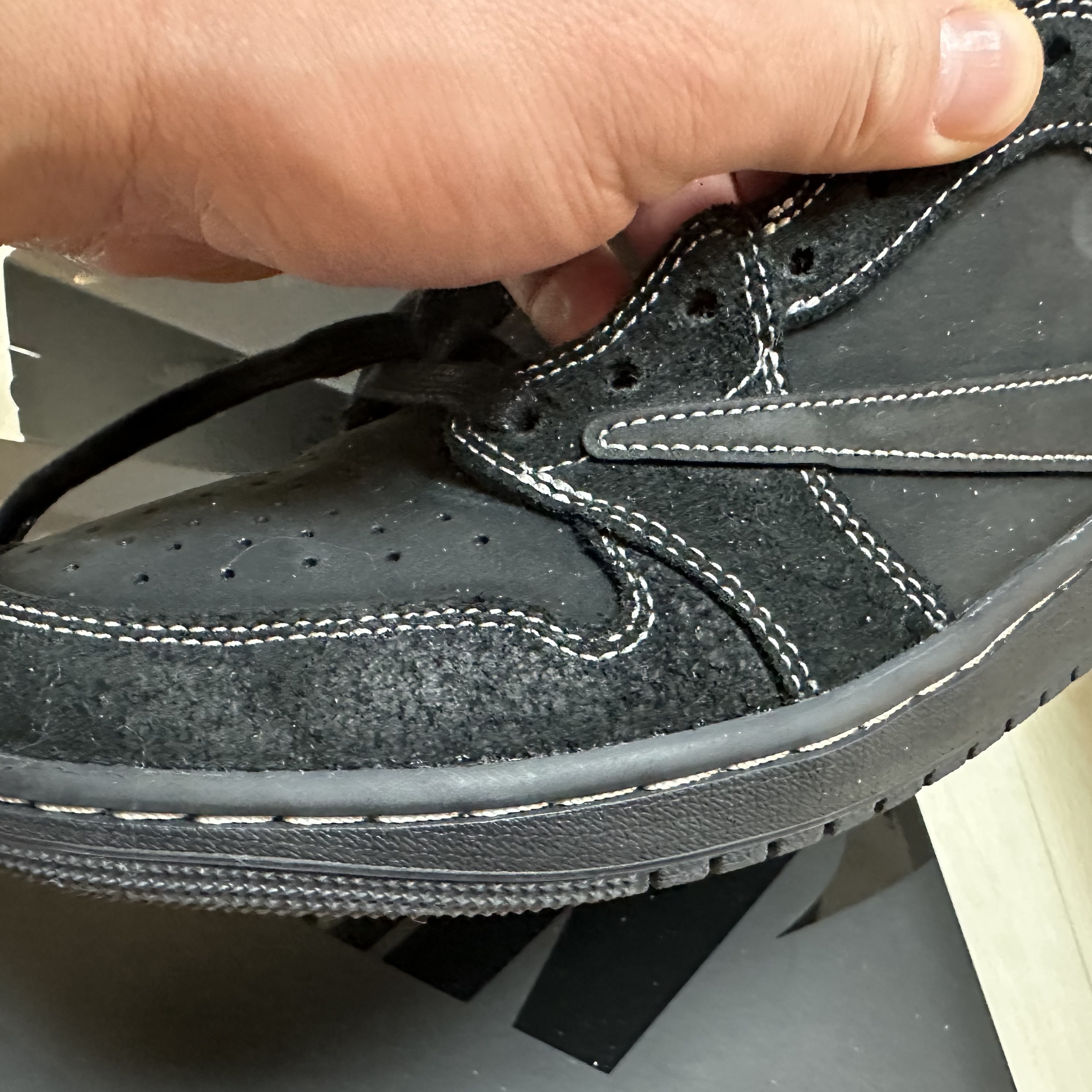 Jordan 1 x Travis Scott Retro Low OG SP Black Phantom 착용 스타일 - 3