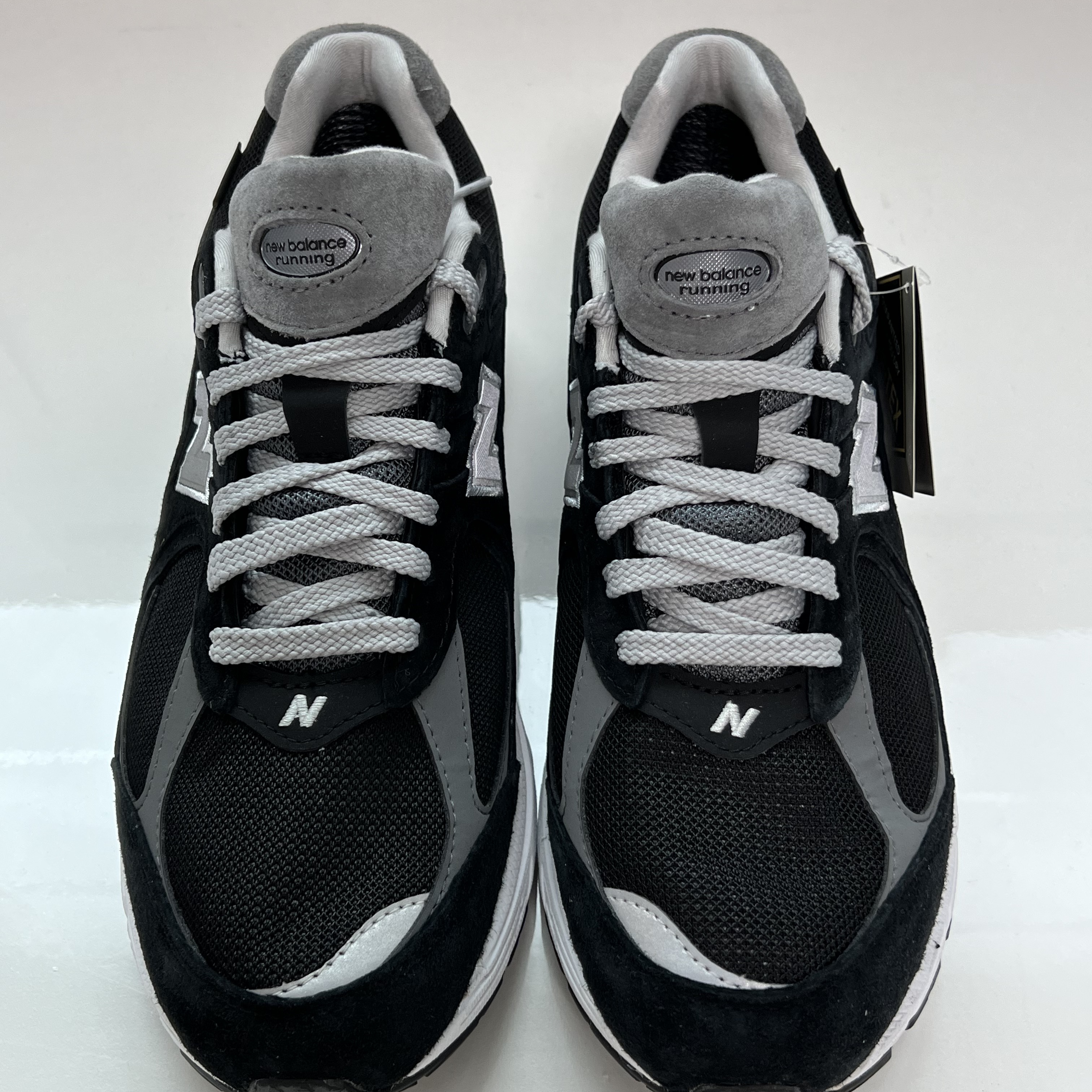 New Balance 2002R Gore-Tex Black Silver Metalic 착용 스타일 - 4
