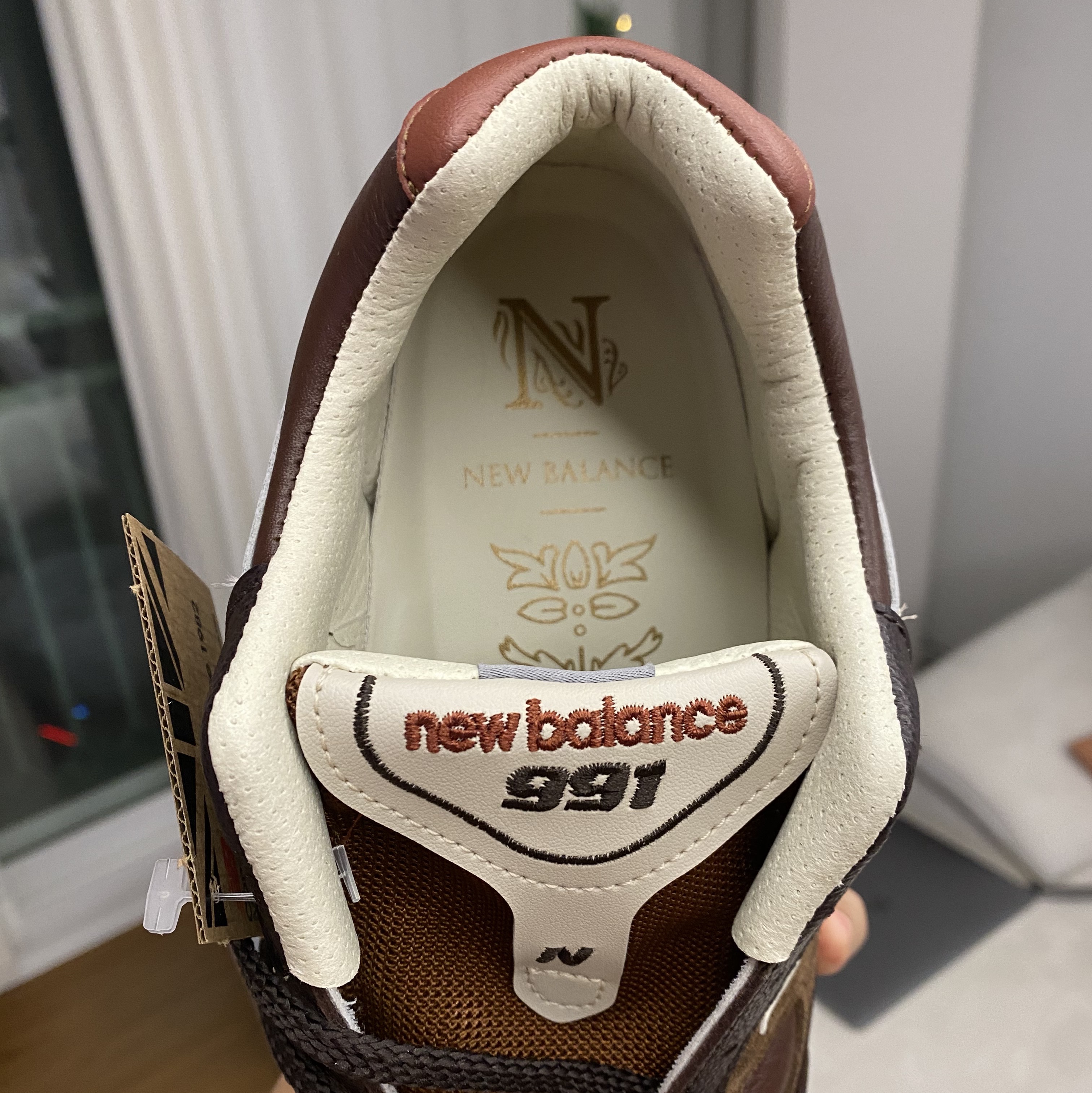 New Balance 991 Made in UK Earth French Roast 착용 스타일 - 3
