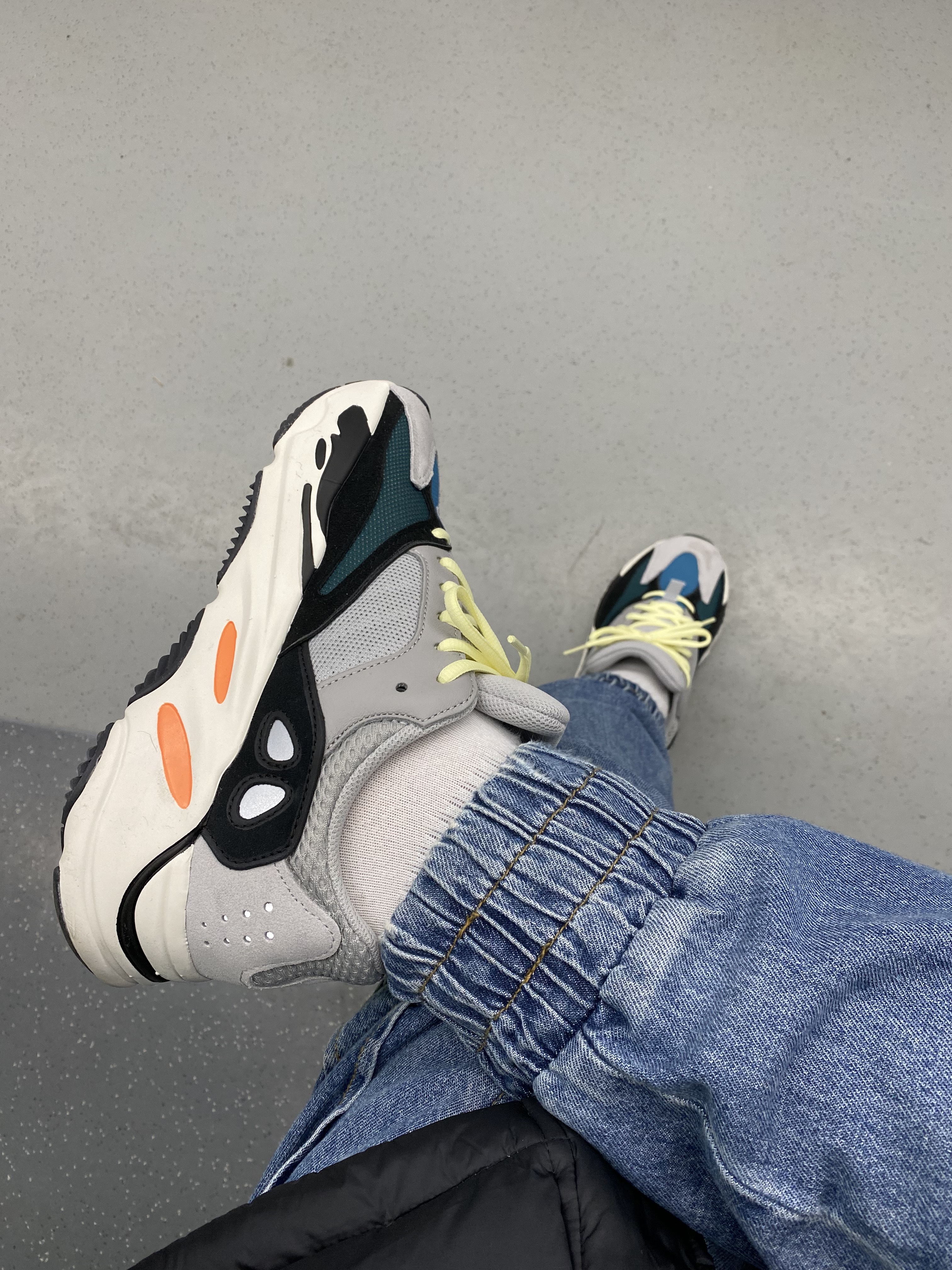 Adidas Yeezy Boost 700 Wave Runner Solid Grey 2021/2022 착용 스타일