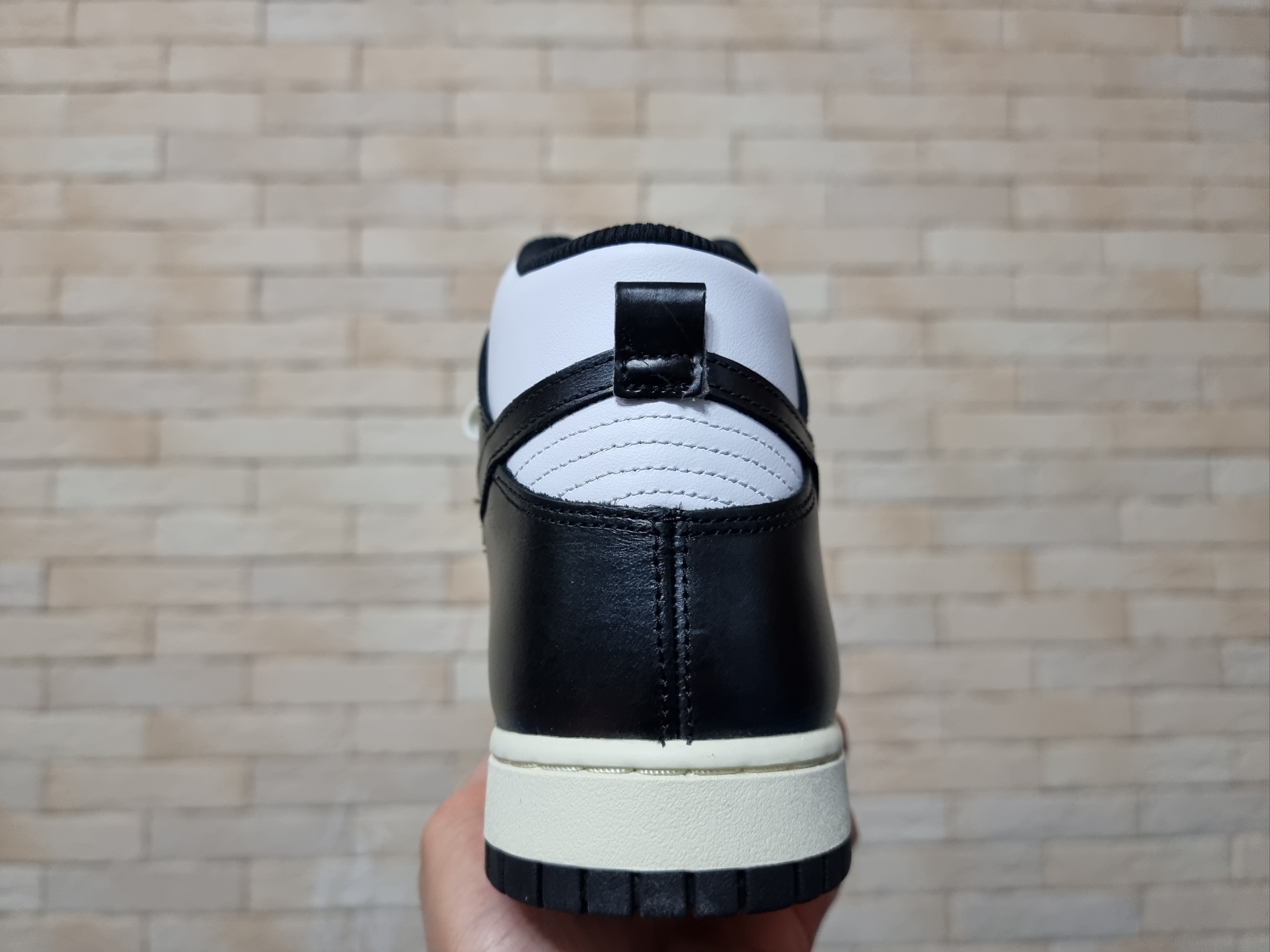 (W) Nike Dunk High Vintage Black 착용 스타일 - 5