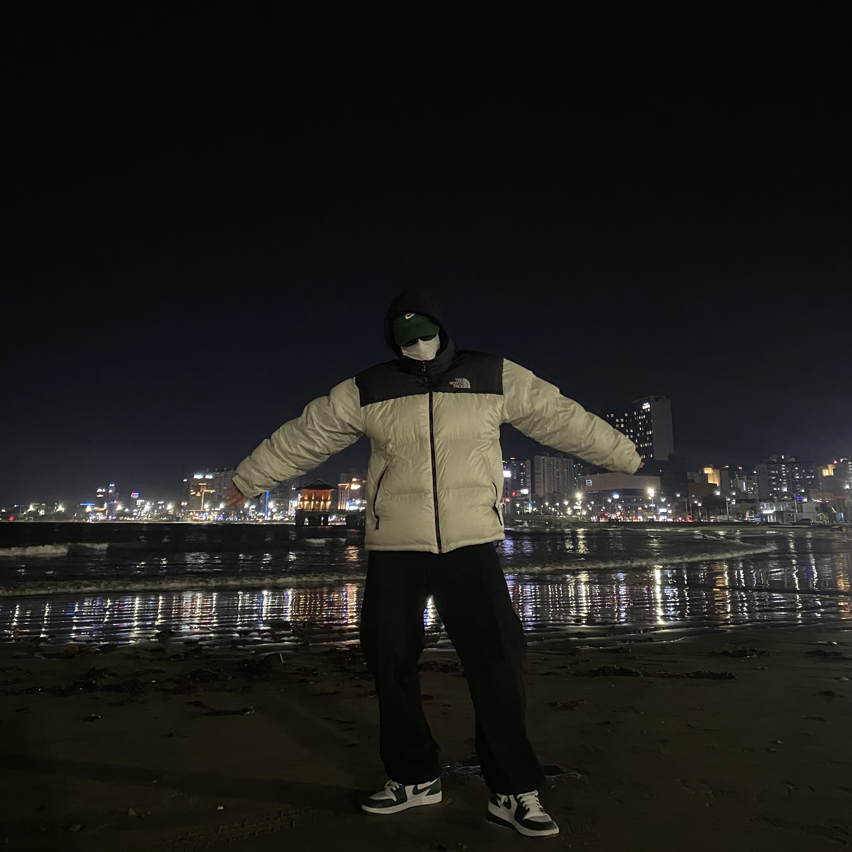 Nike Heritage 86 Futura Washed Cap Gorge Green, The North Face Nuptse Hybrid Down Ball White Sand 착용 스타일