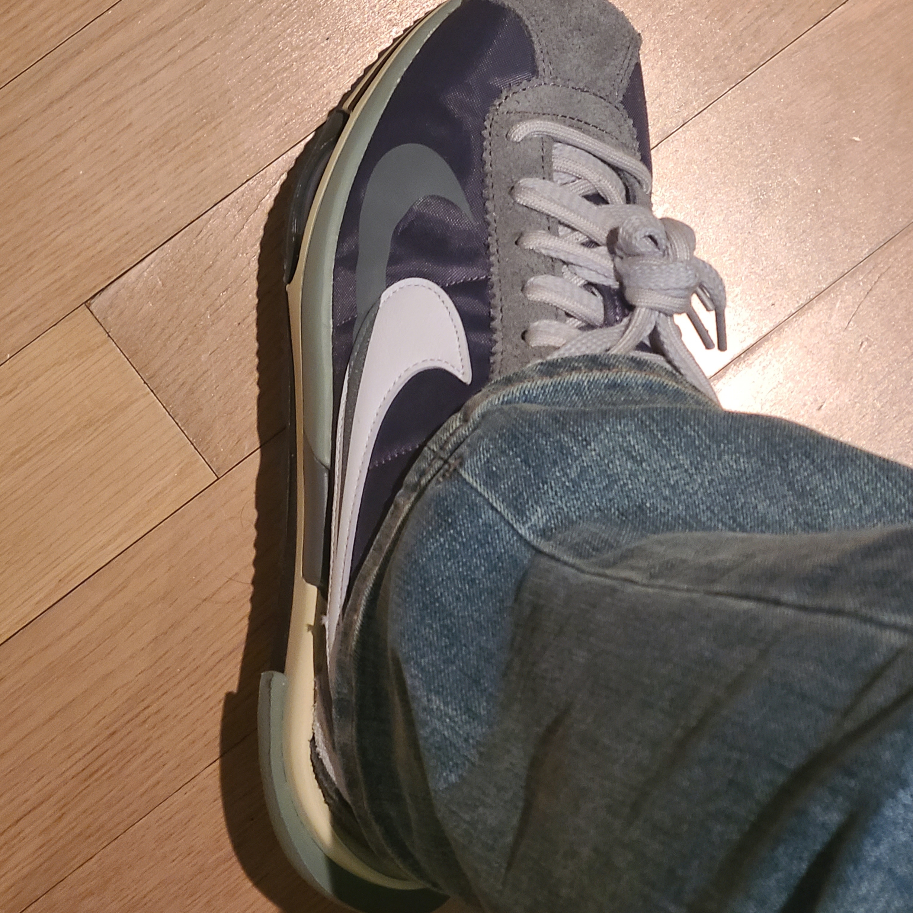 Nike x Sacai Zoom Cortez SP Iron Grey 착용 스타일 - 3