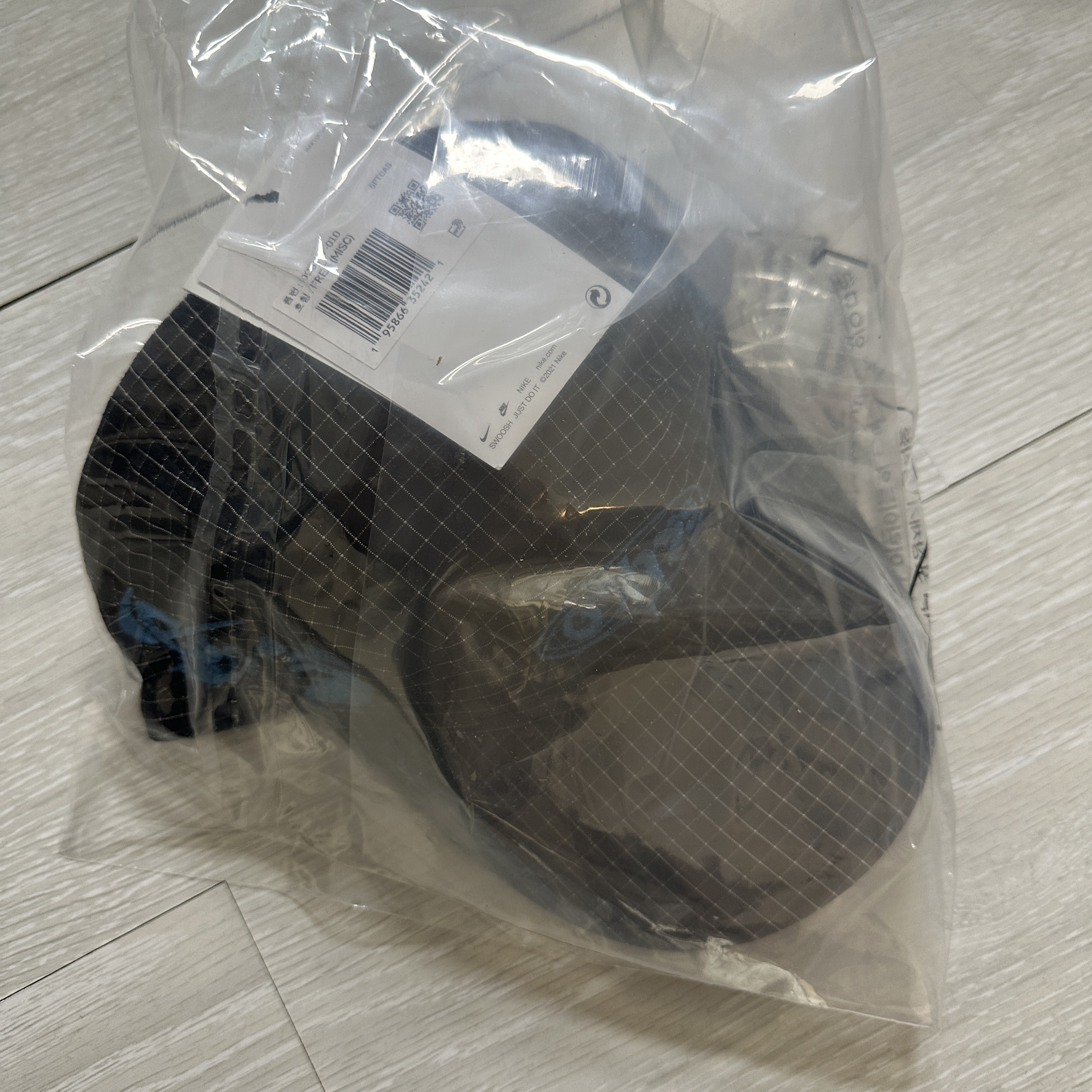Nike x Off-White NRG Hat Black 착용 스타일 - 2