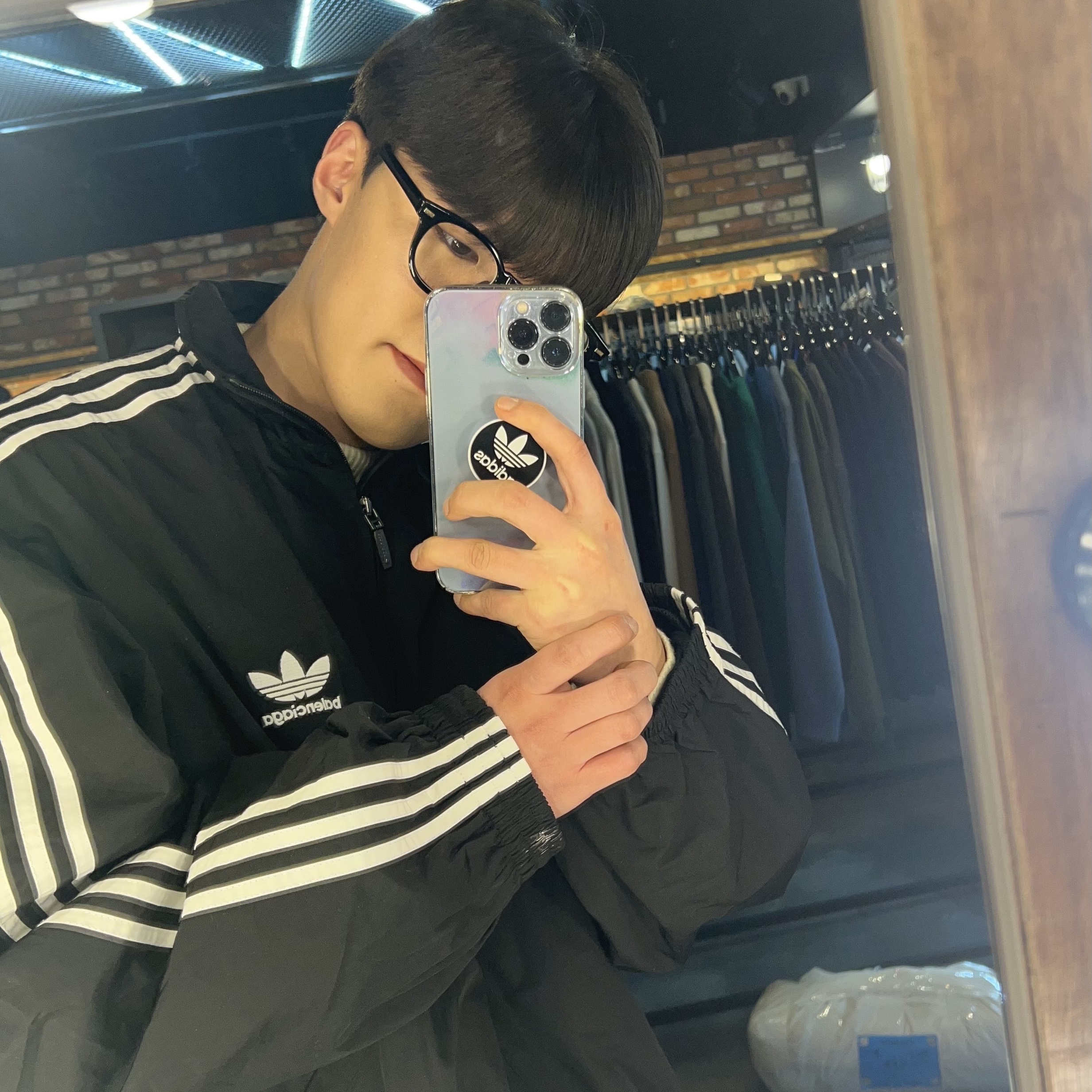 Balenciaga x Adidas Performance Poplin Tracksuit Jacket Black 착용 스타일 - 2