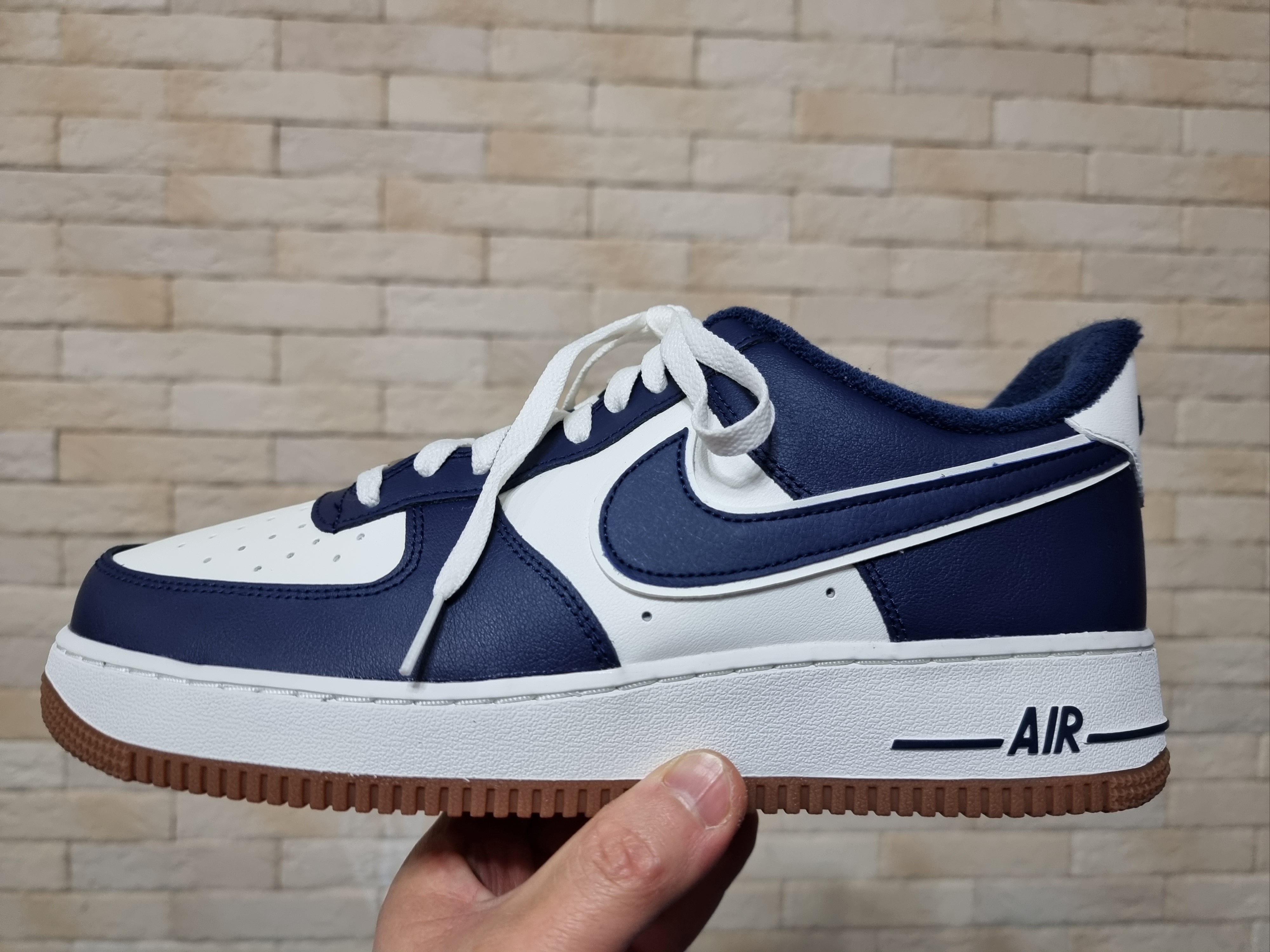 Nike Air Force 1 '07 LV8 Midnight Navy 착용 스타일 - 3
