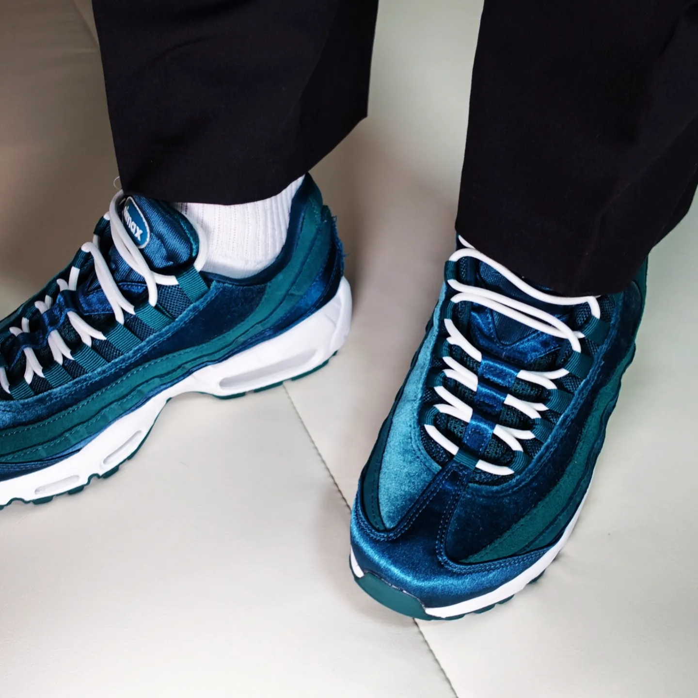 (W) Nike Air Max 95 Velvet Teal 착용 스타일 - 4
