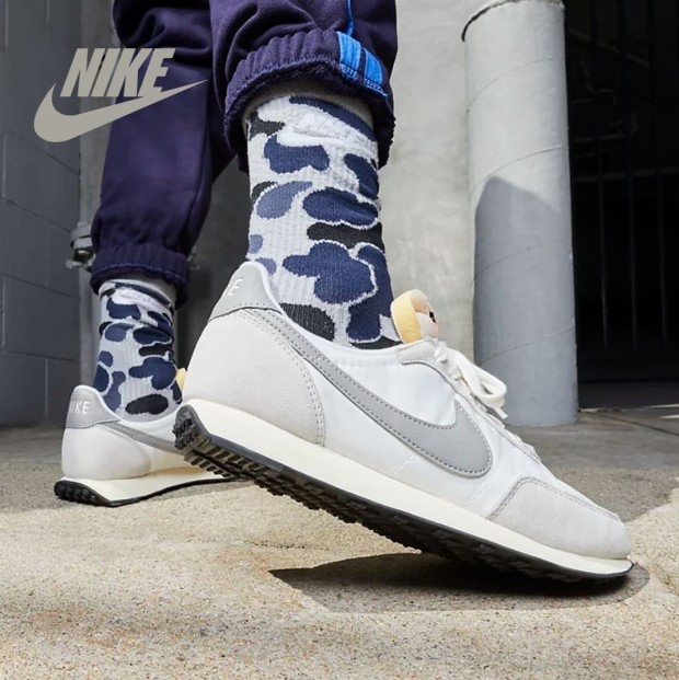 Nike Waffle Trainer 2 SE Sail Medium Grey 착용 스타일