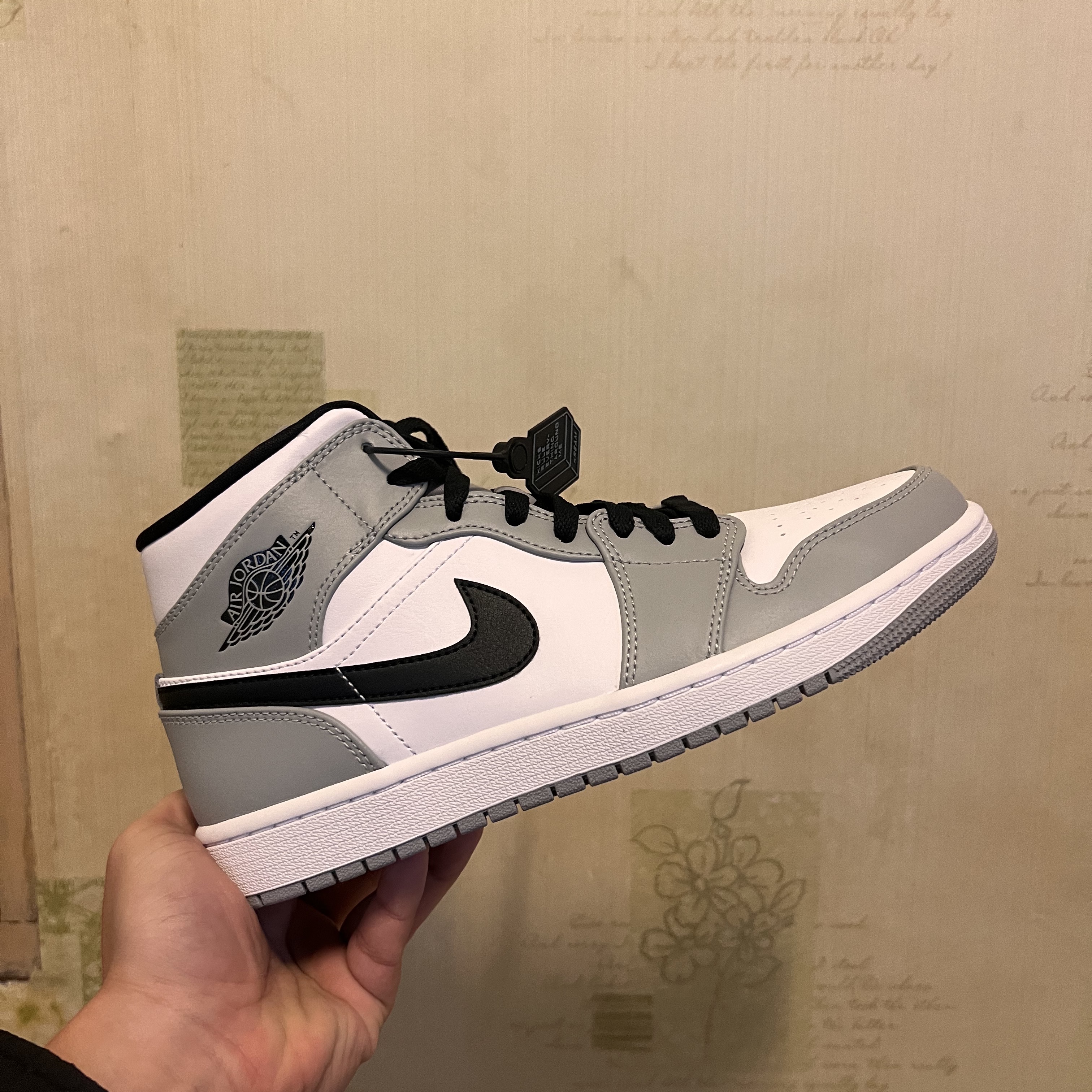 Jordan 1 Mid Light Smoke Grey 착용 스타일