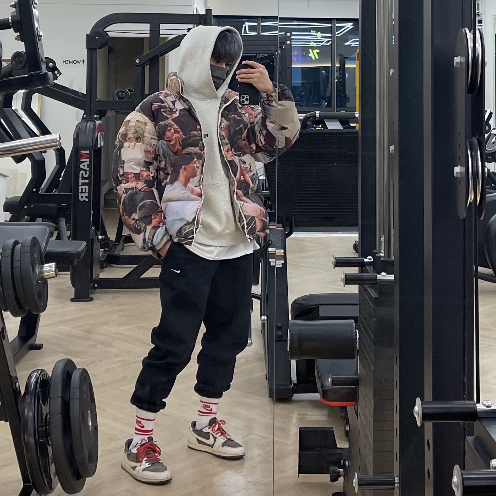 Supreme Lafayette Reflective Down Jacket Multicolor - 21FW, Essentials The Core Collection Hoodie Light Oatmeal 착용 스타일