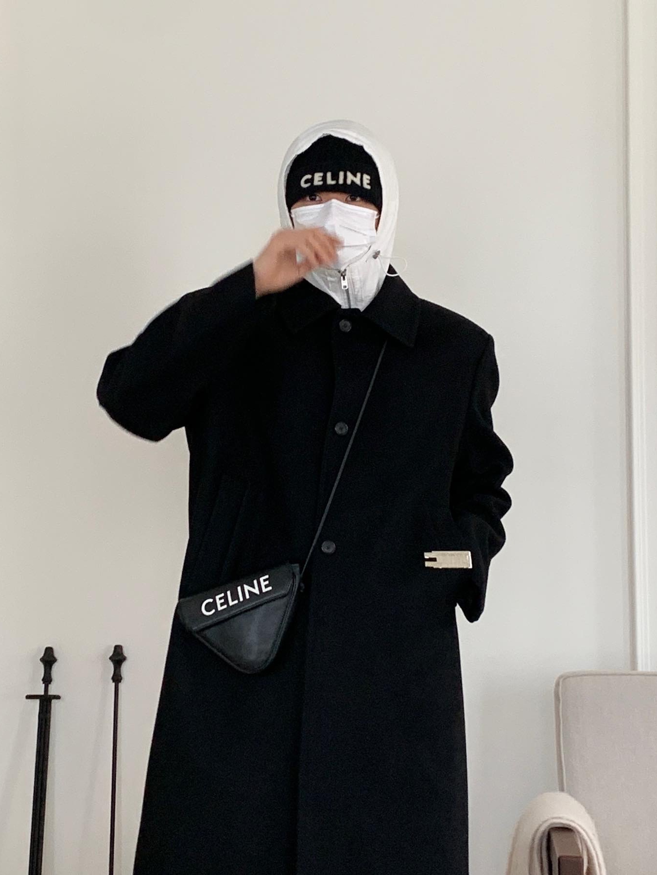 Celine Embroidered Knit Wool Beanie Black 착용 스타일 - 5