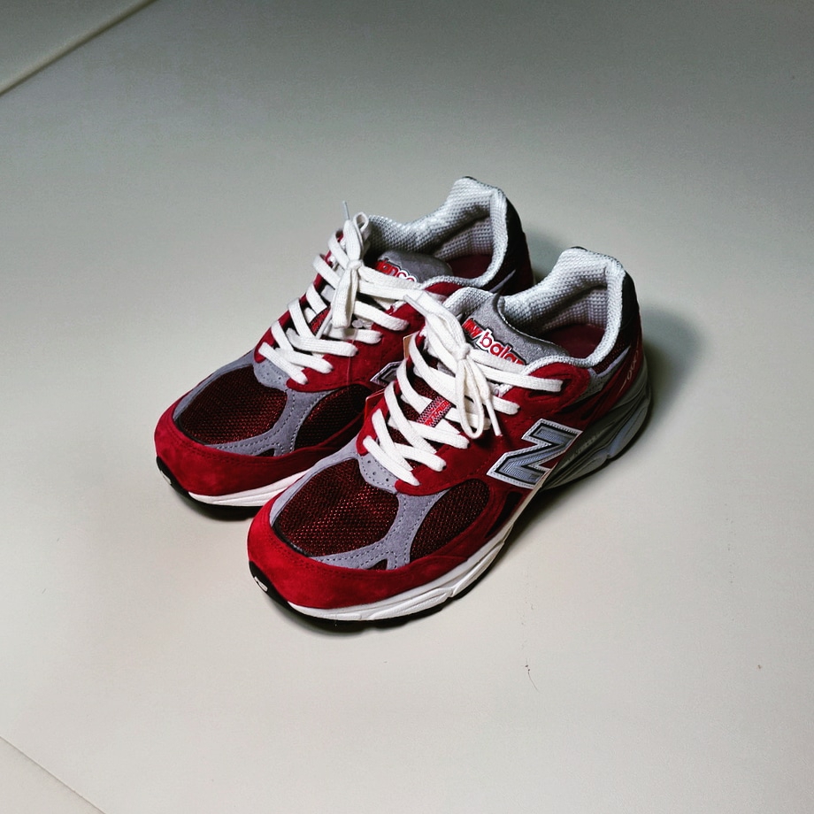 New Balance 990v3 Made in USA Scarlet Marblehead 착용 스타일