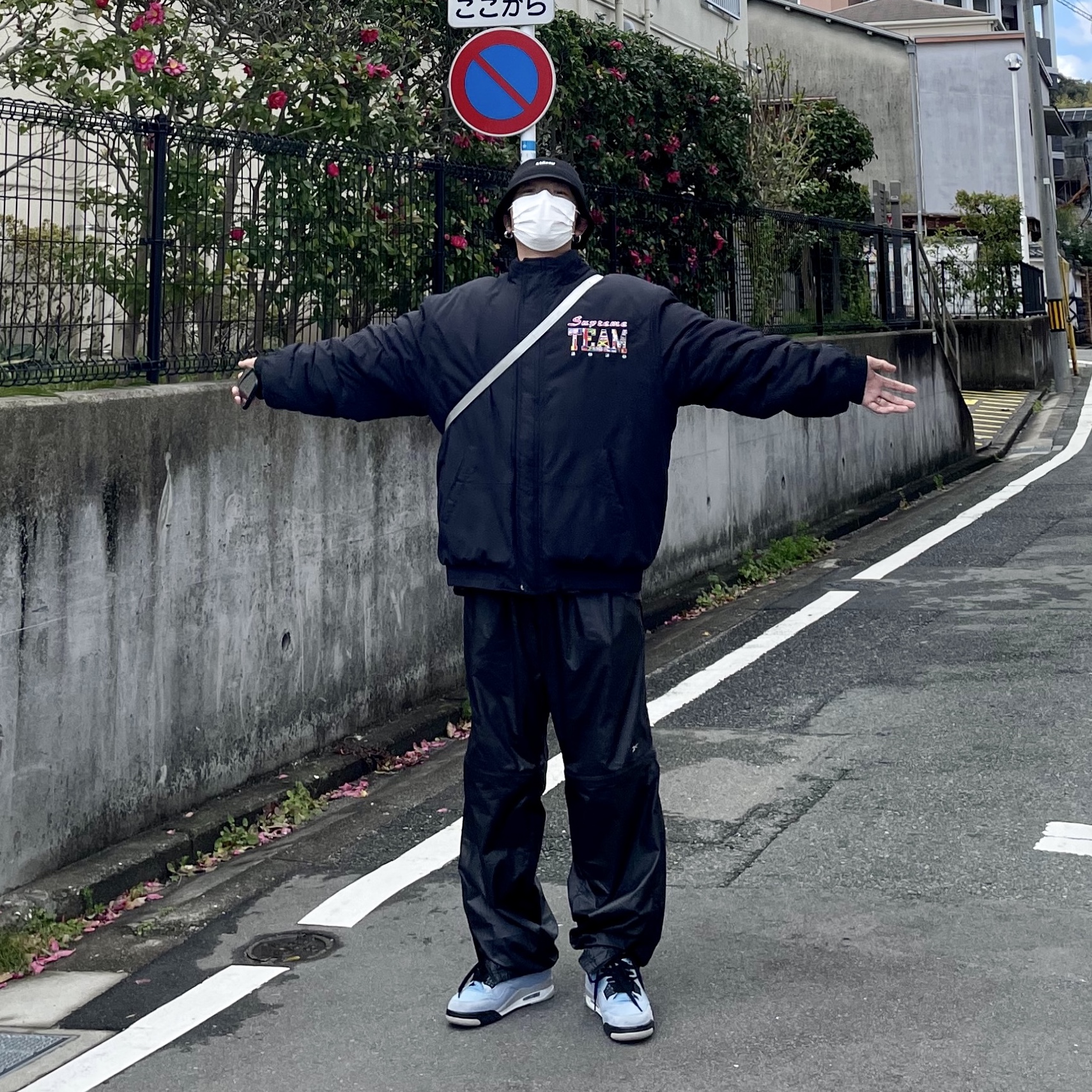 Jordan 4 Retro University Blue, Supreme Team Puffy Jacket Black - 20SS 착용 스타일