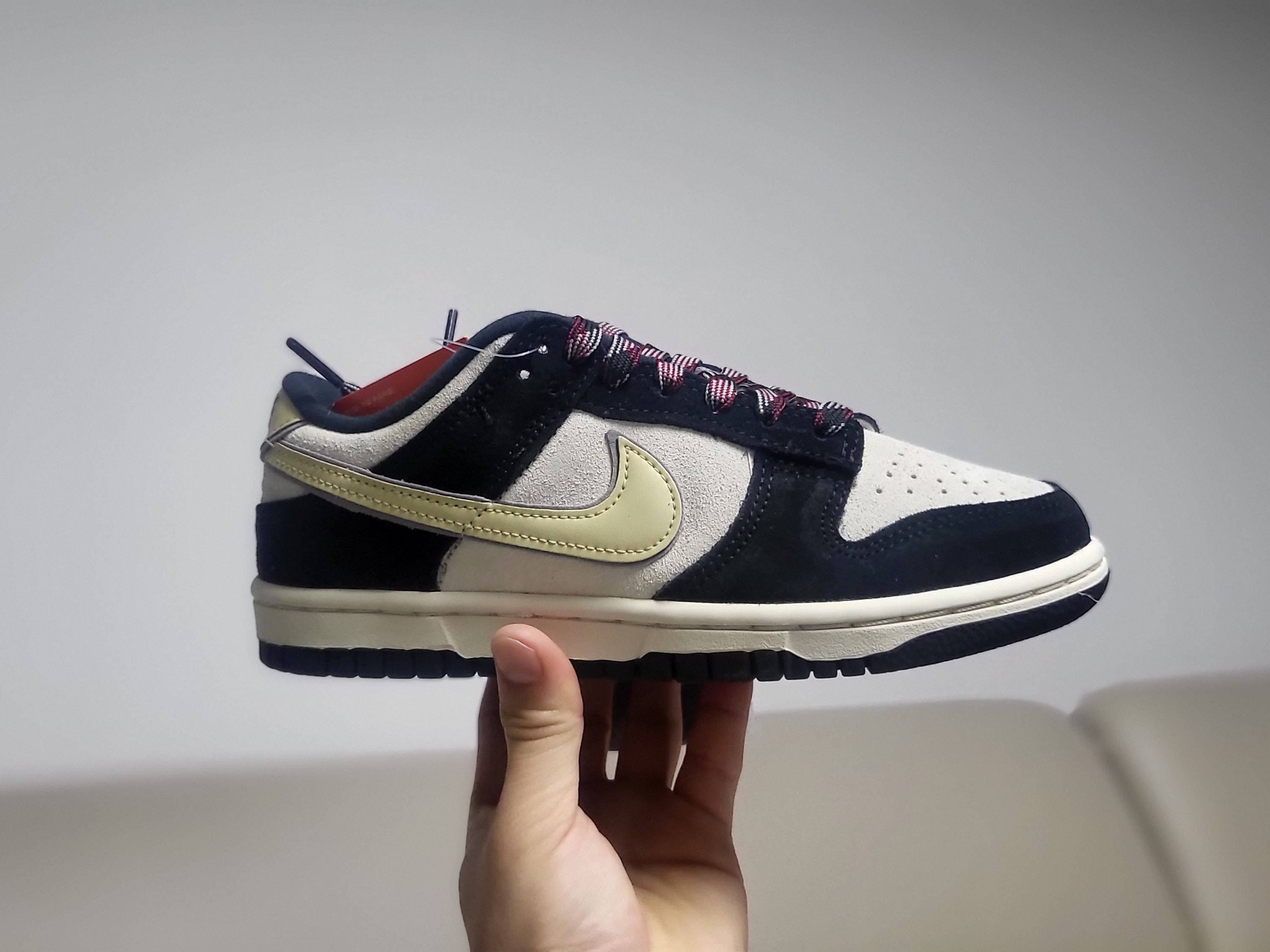 (W) Nike Dunk Low LX Black Suede 착용 스타일 - 2