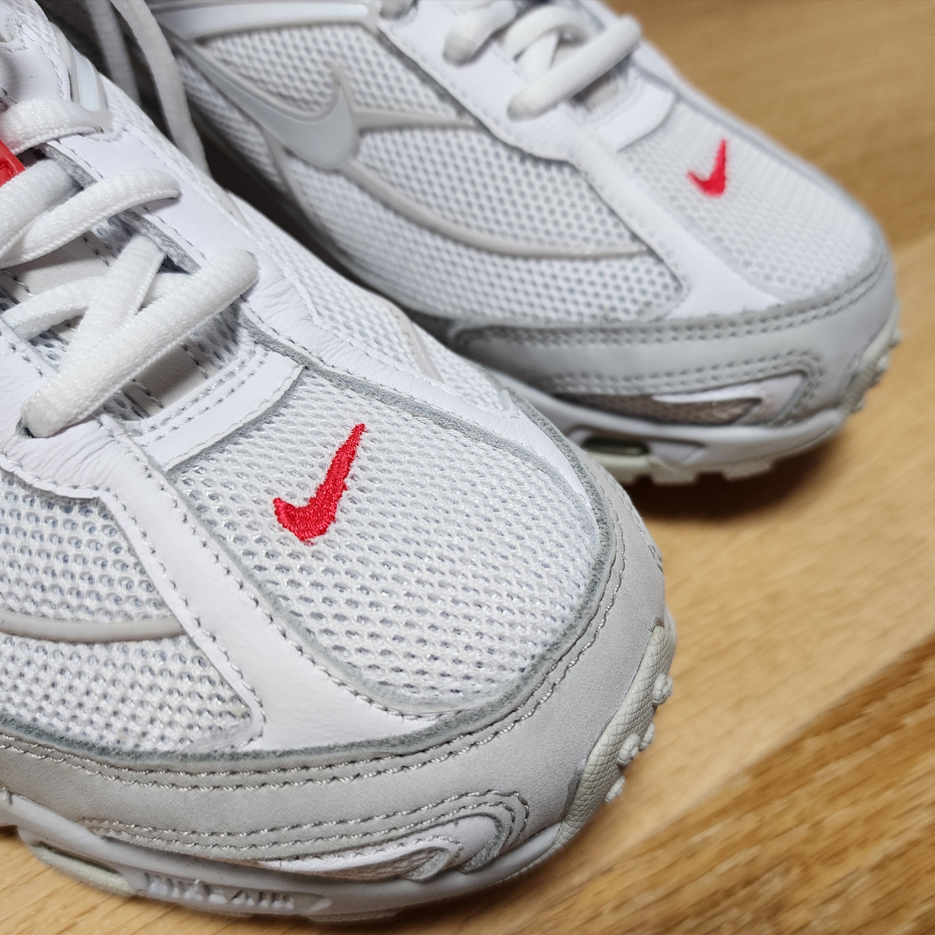 Nike x Supreme Shox Ride 2 SP White 착용 스타일 - 4