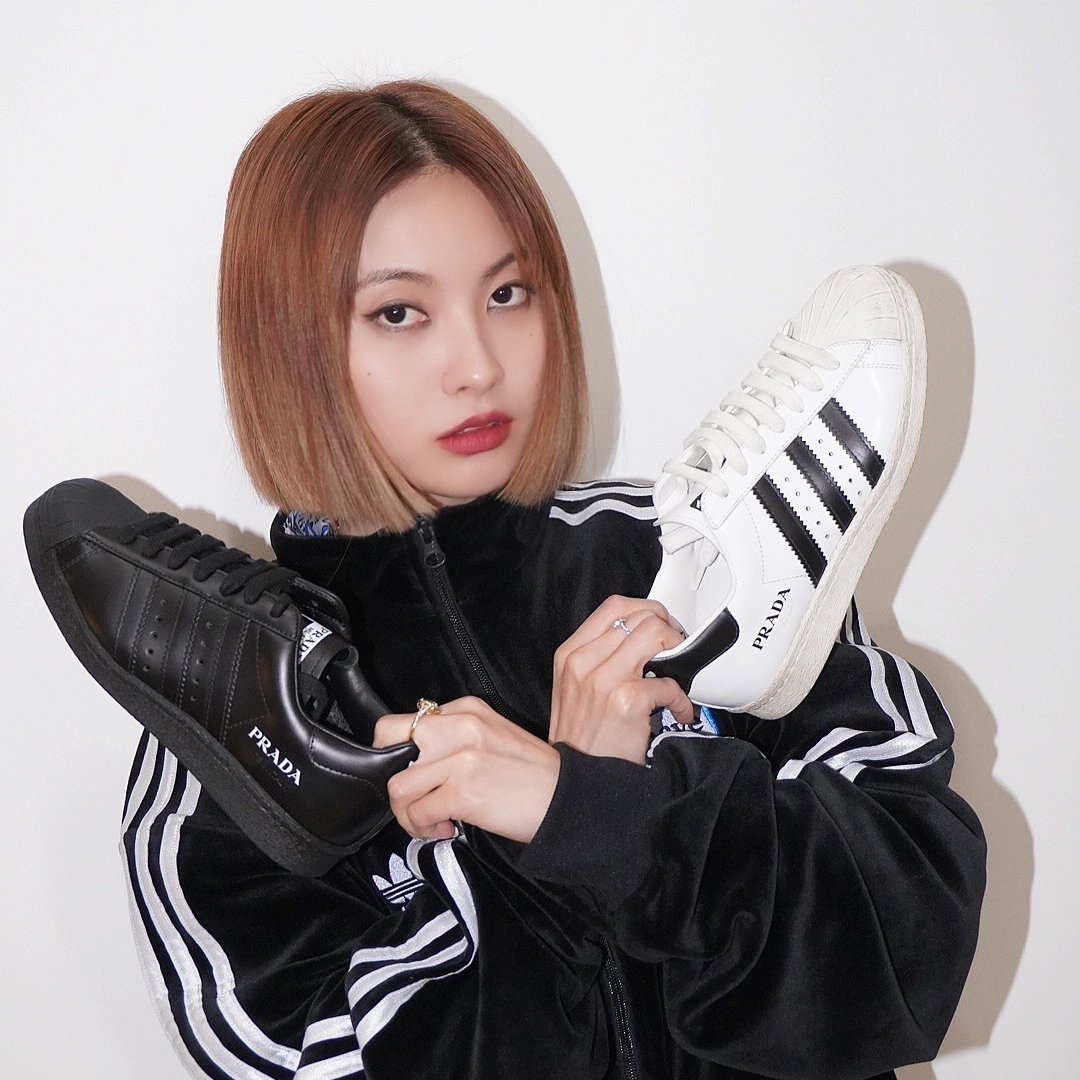 Adidas x Prada Superstar White Black, Adidas x Prada Superstar Black 착용 스타일 - 2