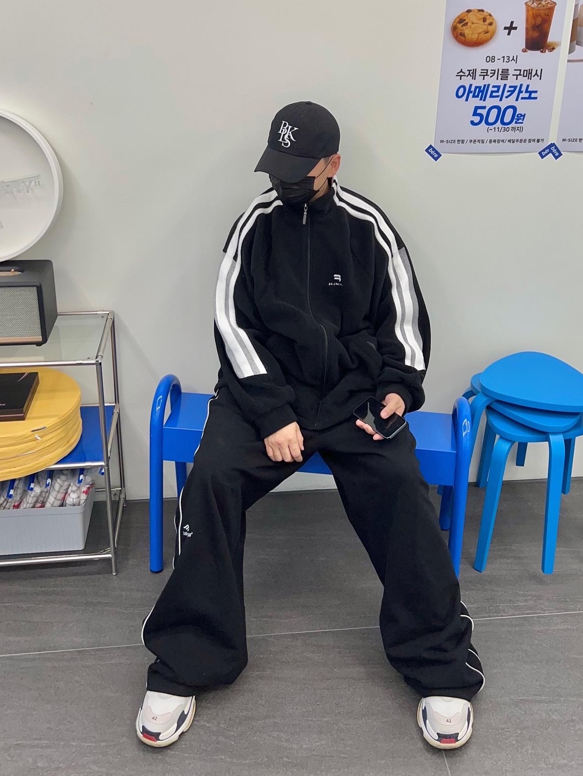 Balenciaga Triple S White Black Red 2019 착용 스타일 - 1