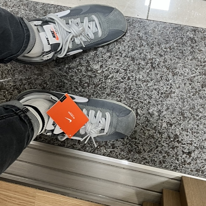 Nike x Sacai Zoom Cortez SP Iron Grey 착용 스타일 - 2