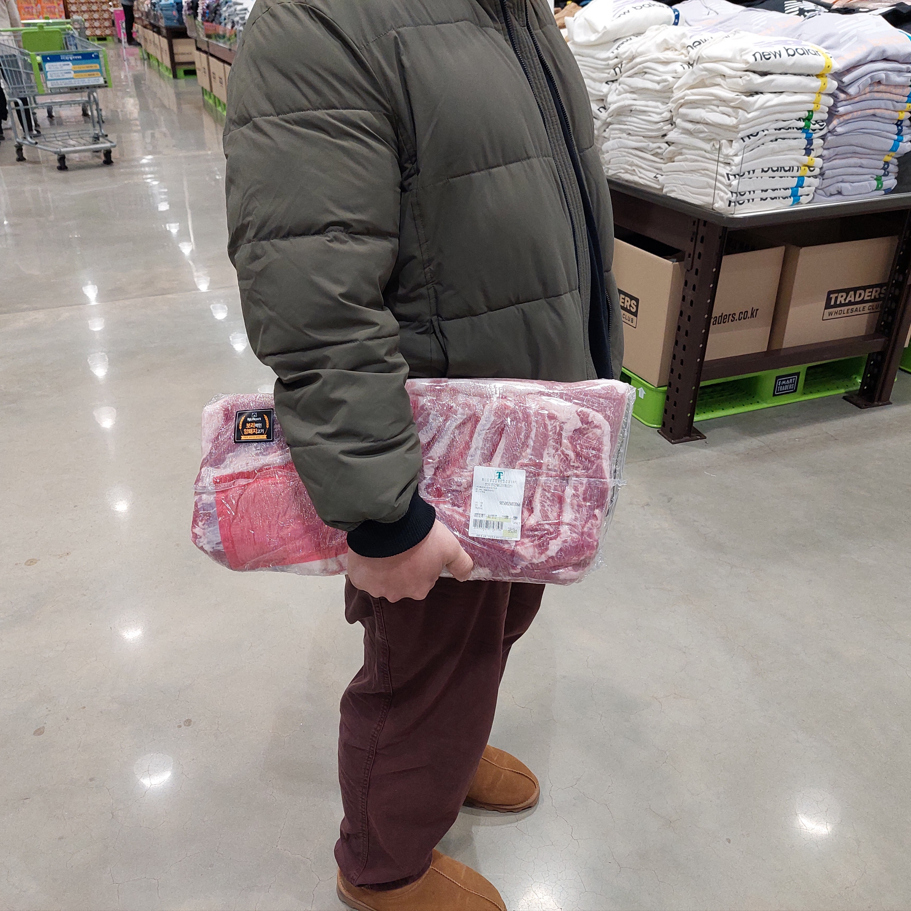Prada Duet Re-Nylon Shoulder Bag Alabaster Pink, Adidas Superstar 82 Off White Dark Green 착용 스타일 - 1