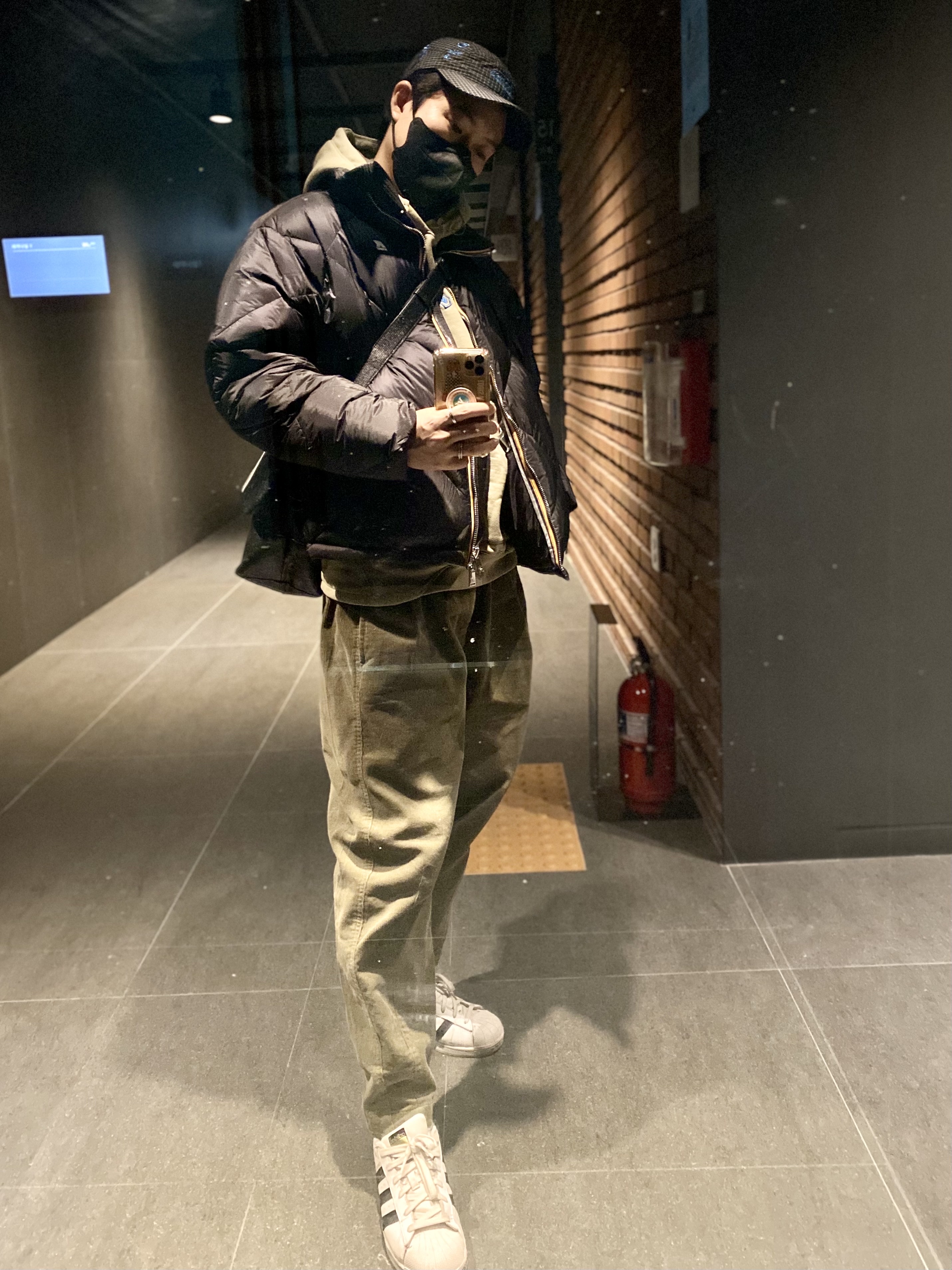 Nike x Off-White NRG Fleece Hoodie Khaki - Asia, Nike x Off-White NRG Hat Black 착용 스타일 - 2