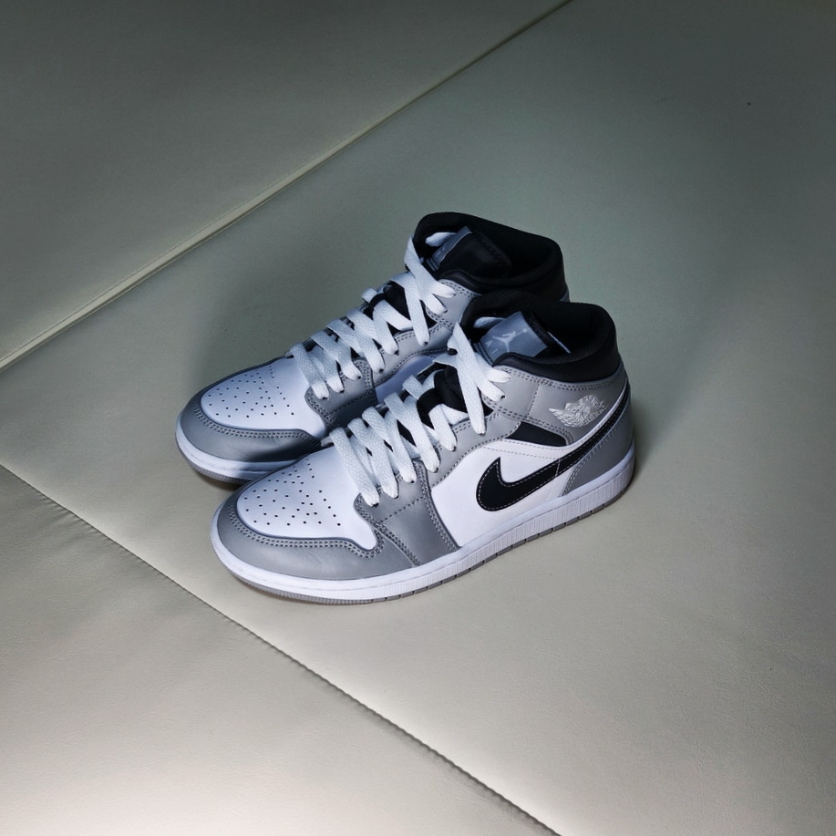 Jordan 1 Mid Light Smoke Grey Anthracite 착용 스타일