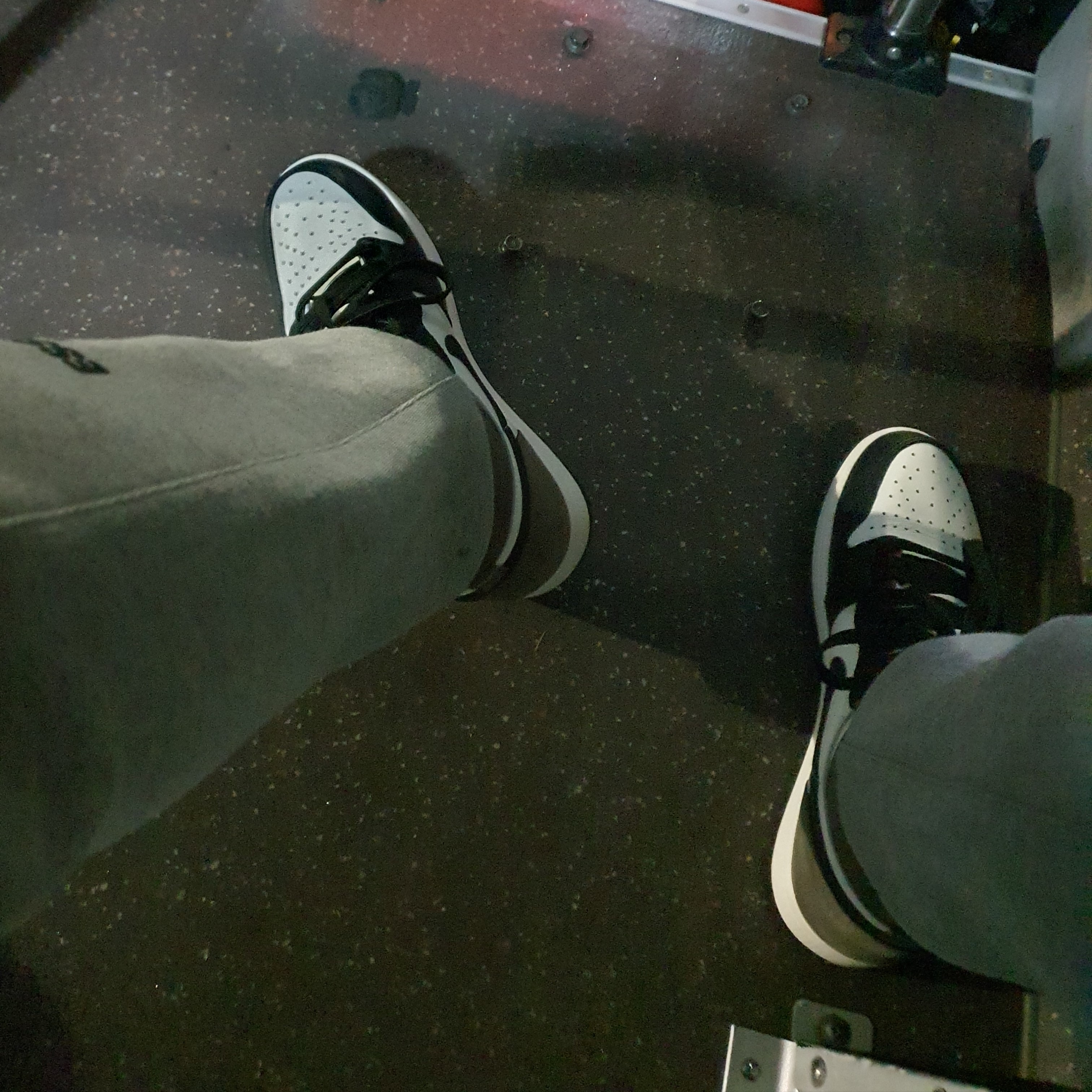 Jordan 1 Retro High OG Black Mocha 착용 스타일