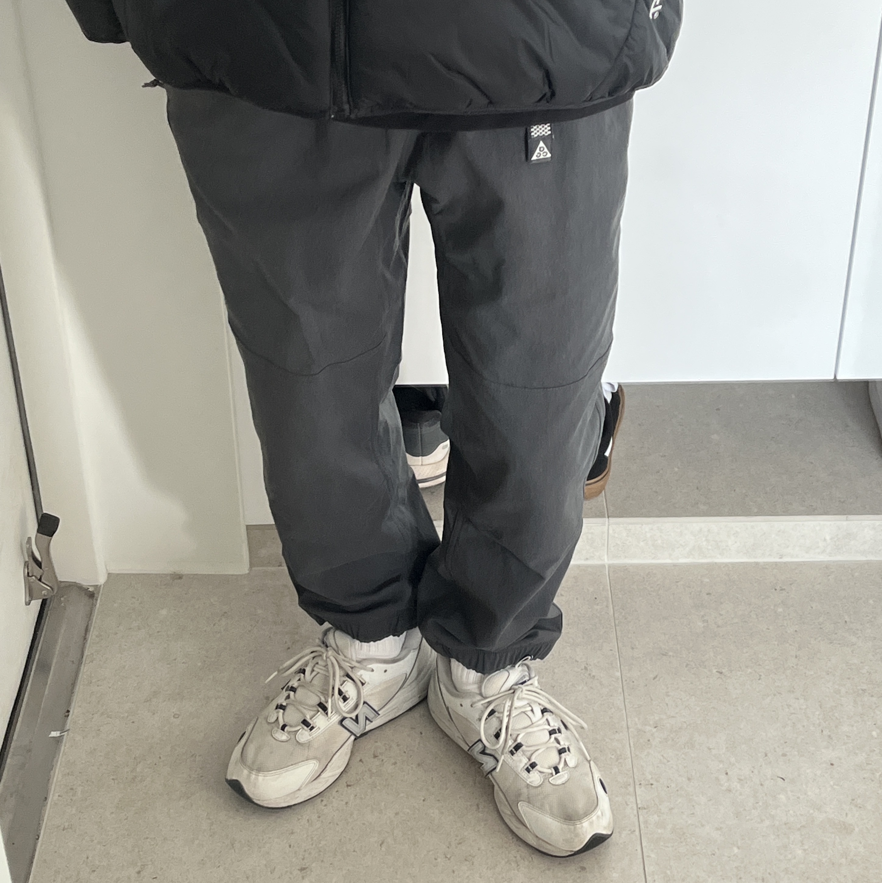 Nike ACG Trail Pants Dark Smoke Grey - Asia 착용 스타일 - 1