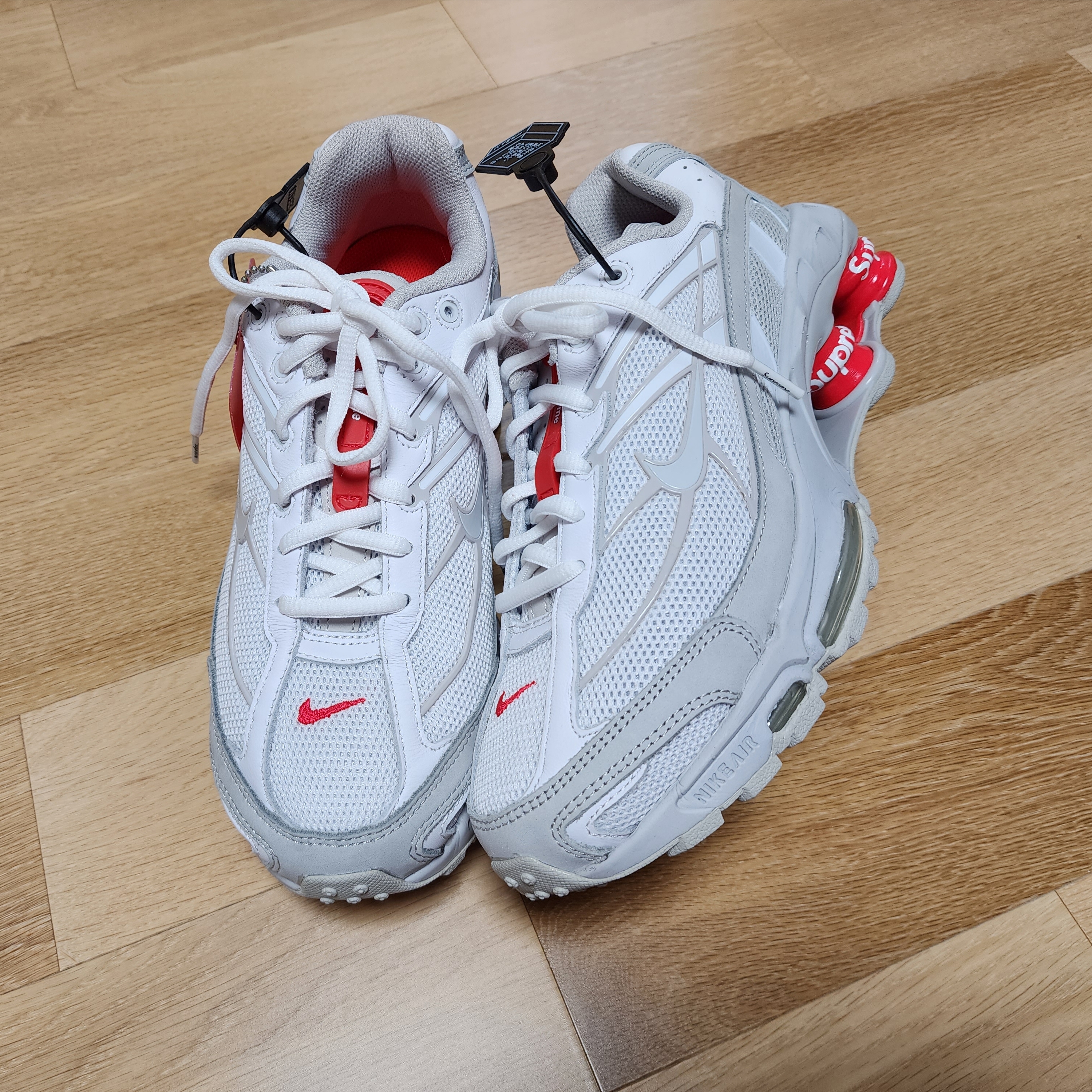 Nike x Supreme Shox Ride 2 SP White 착용 스타일 - 3