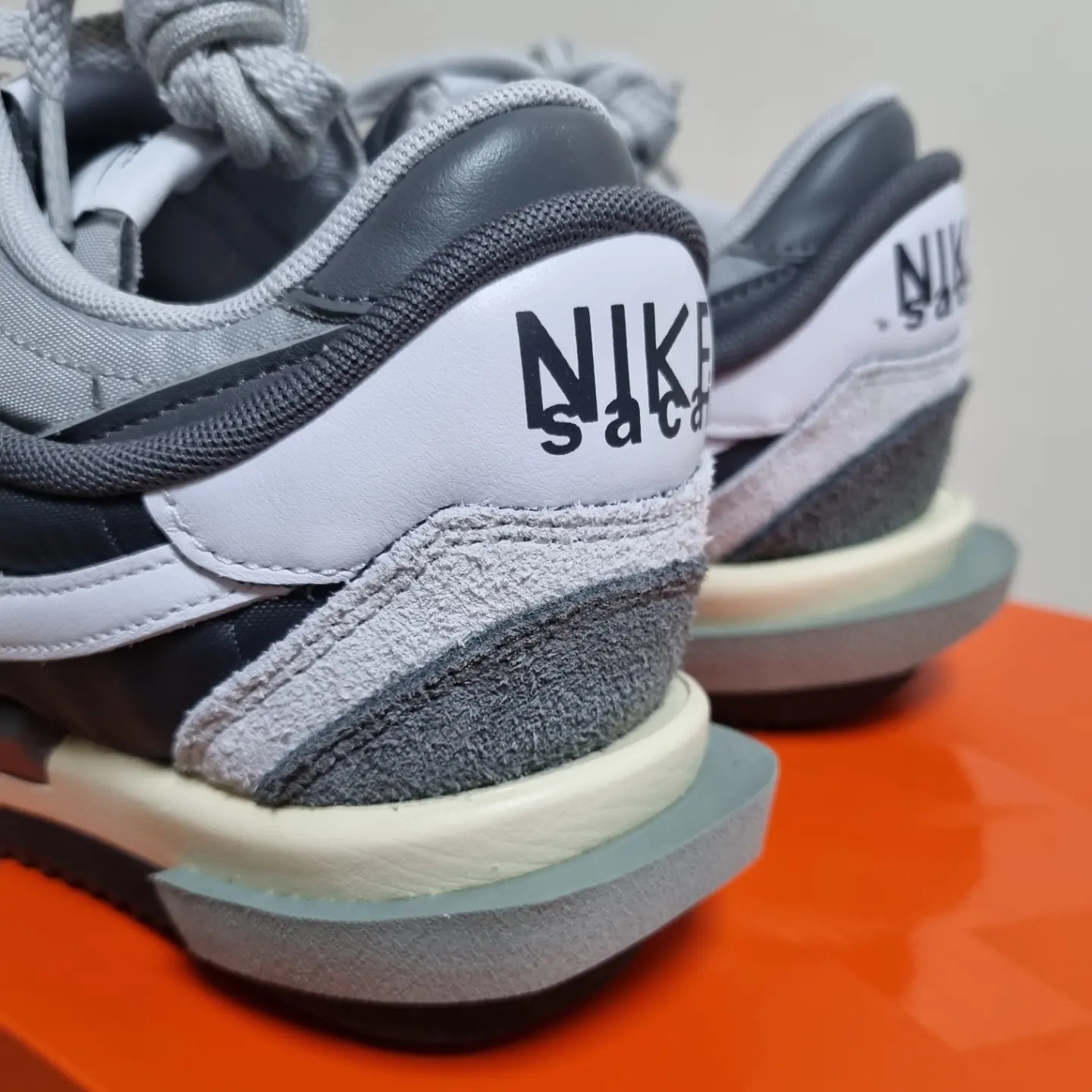 Nike x Sacai Zoom Cortez SP Iron Grey 착용 스타일 - 2