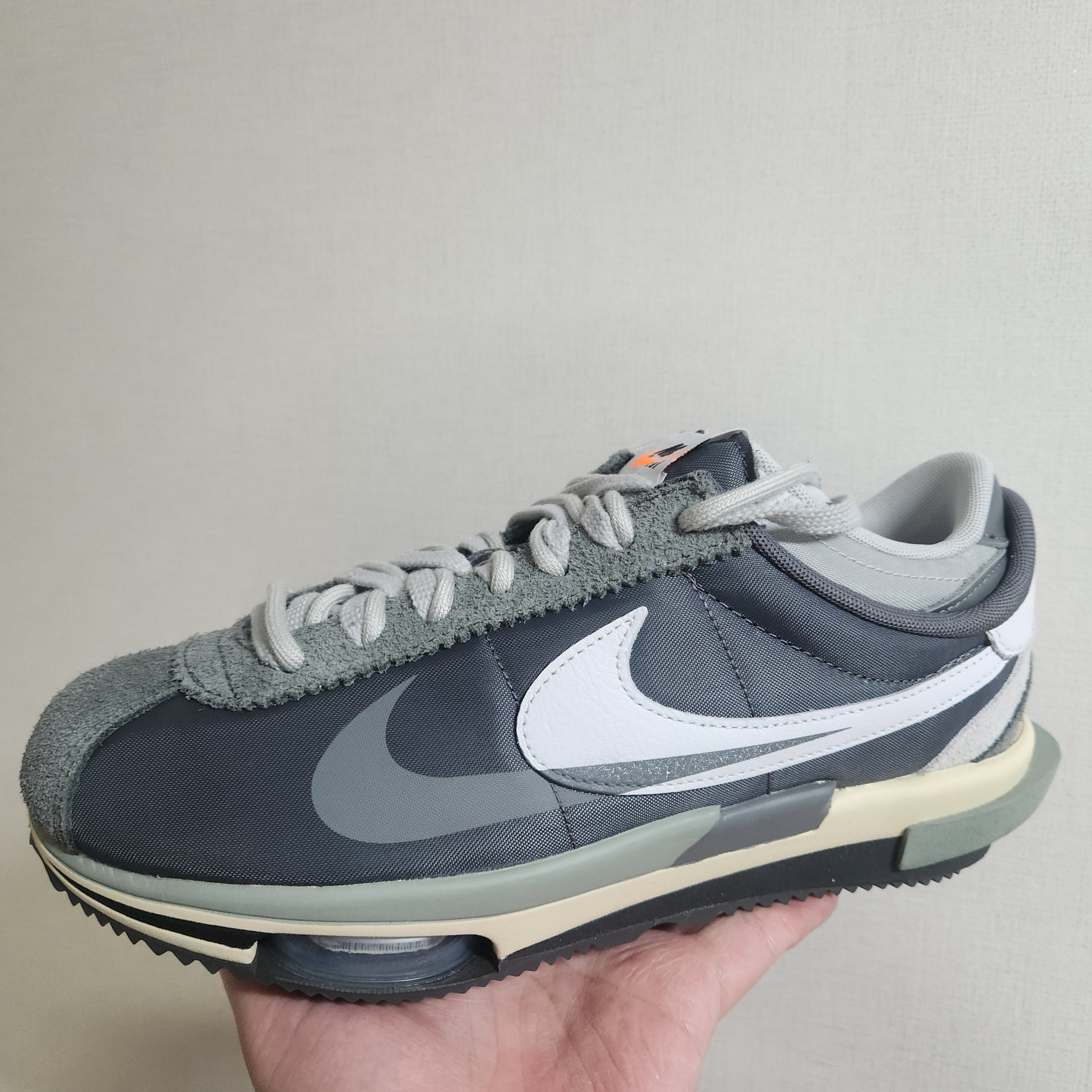 Nike x Sacai Zoom Cortez SP Iron Grey 착용 스타일 - 1
