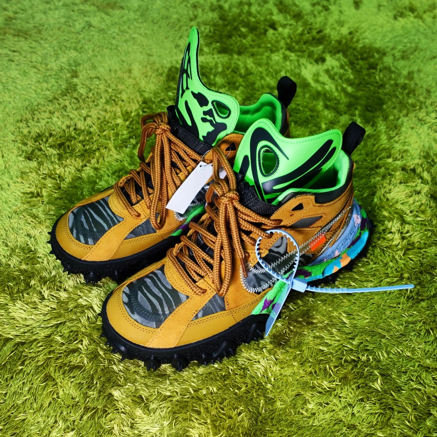 Nike x Off-White Terra Forma Wheat and Green Strike 착용 스타일 - 1