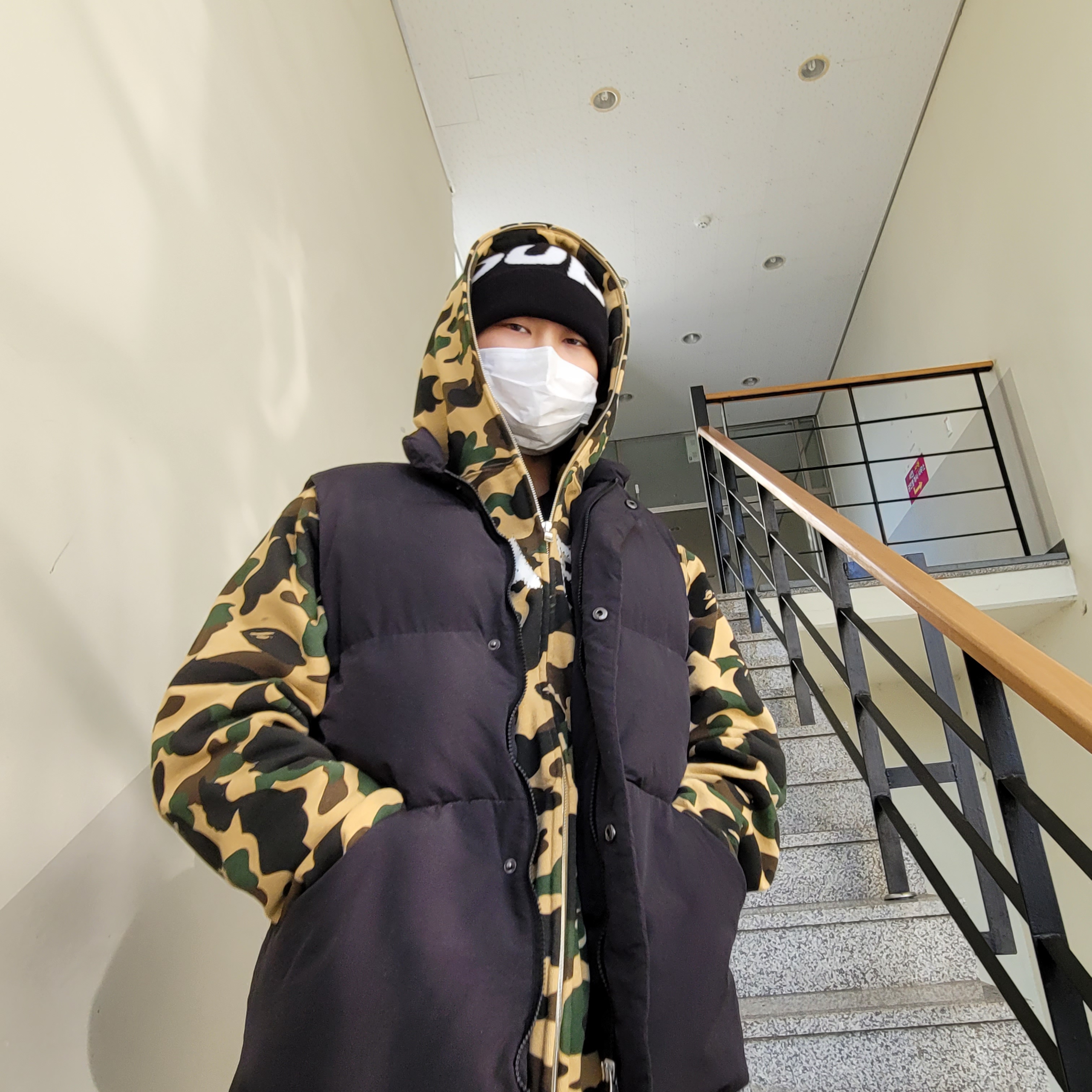 Supreme Big Logo Beanie Black 착용 스타일