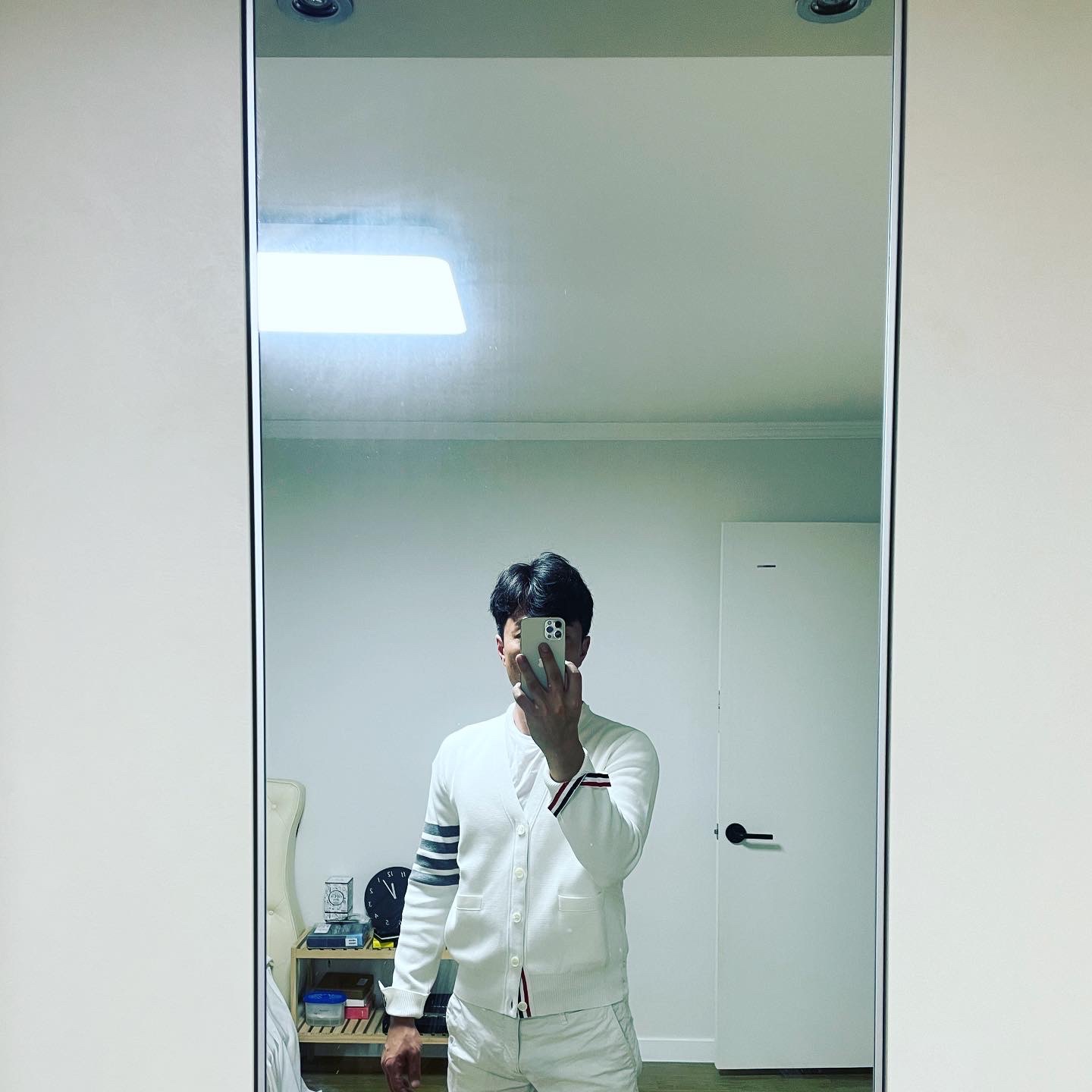 Thom Browne Milano Stitch 4-Bar Cardigan White 착용 스타일
