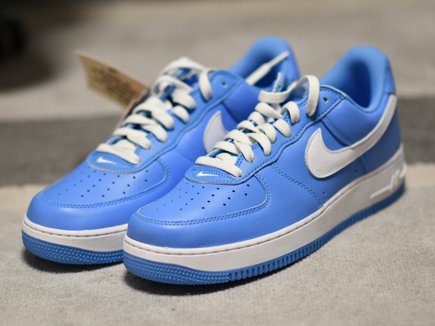 Nike Air Force 1 Low Retro Color of the Month University Blue 착용 스타일