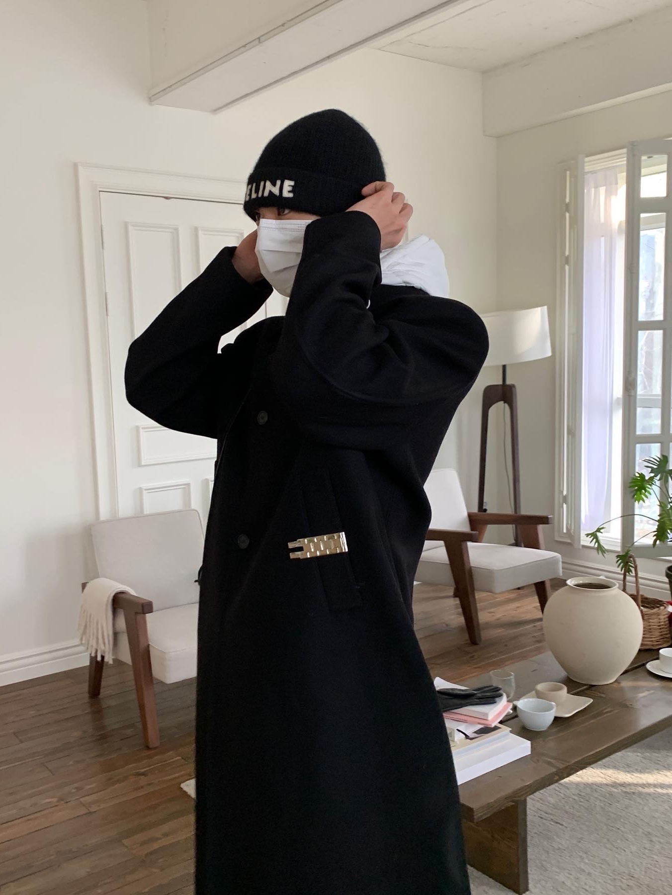 Celine Embroidered Knit Wool Beanie Black 착용 스타일 - 4