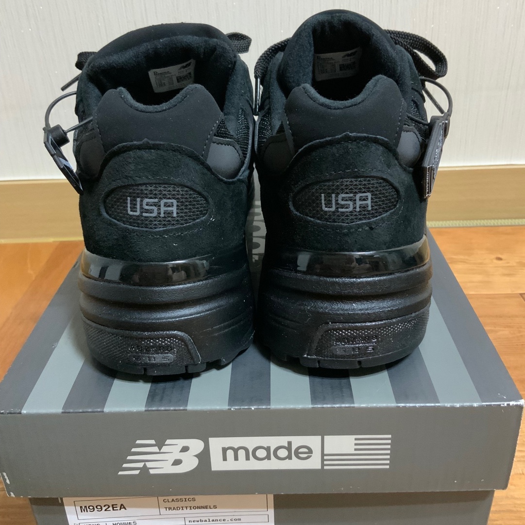 New Balance 992 Made in USA Triple Black 착용 스타일 - 2