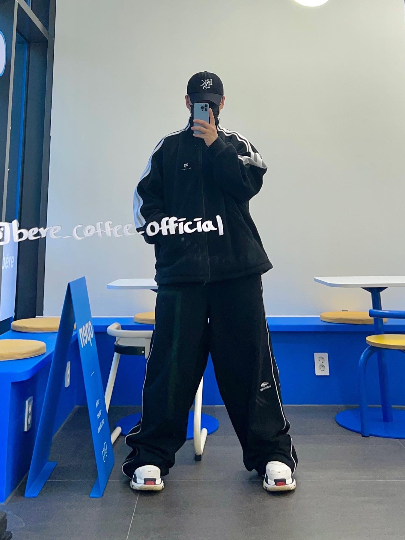 Balenciaga Triple S White Black Red 2019 착용 스타일 - 2