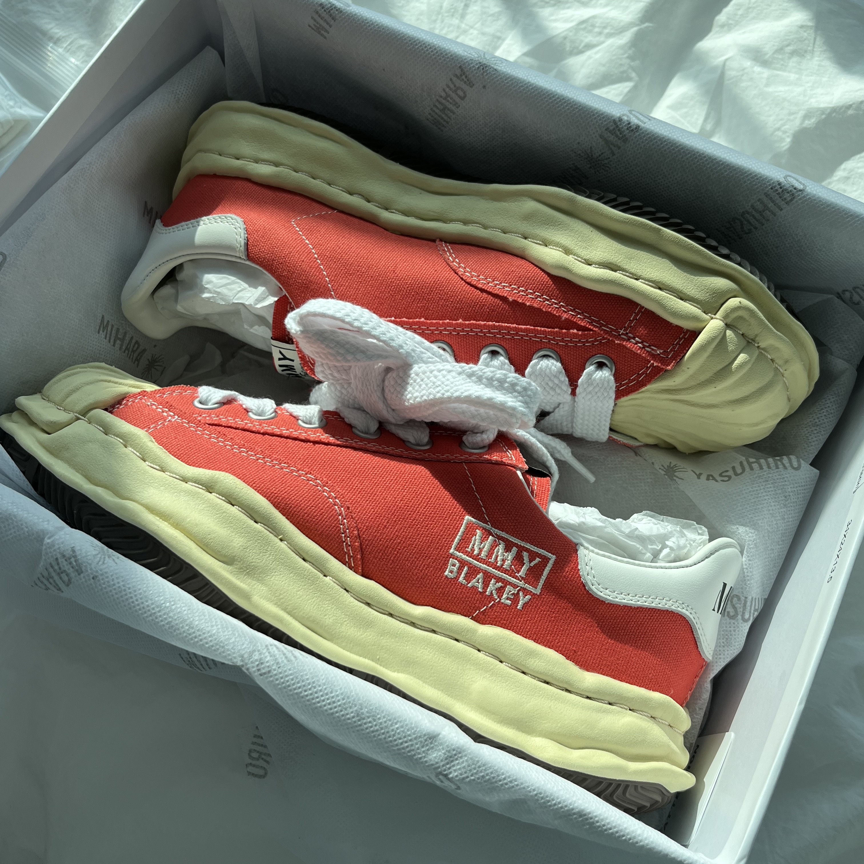 Maison Mihara Yasuhiro Blakey VL OG Sole Canvas Low-top Sneakers Orange 착용 스타일