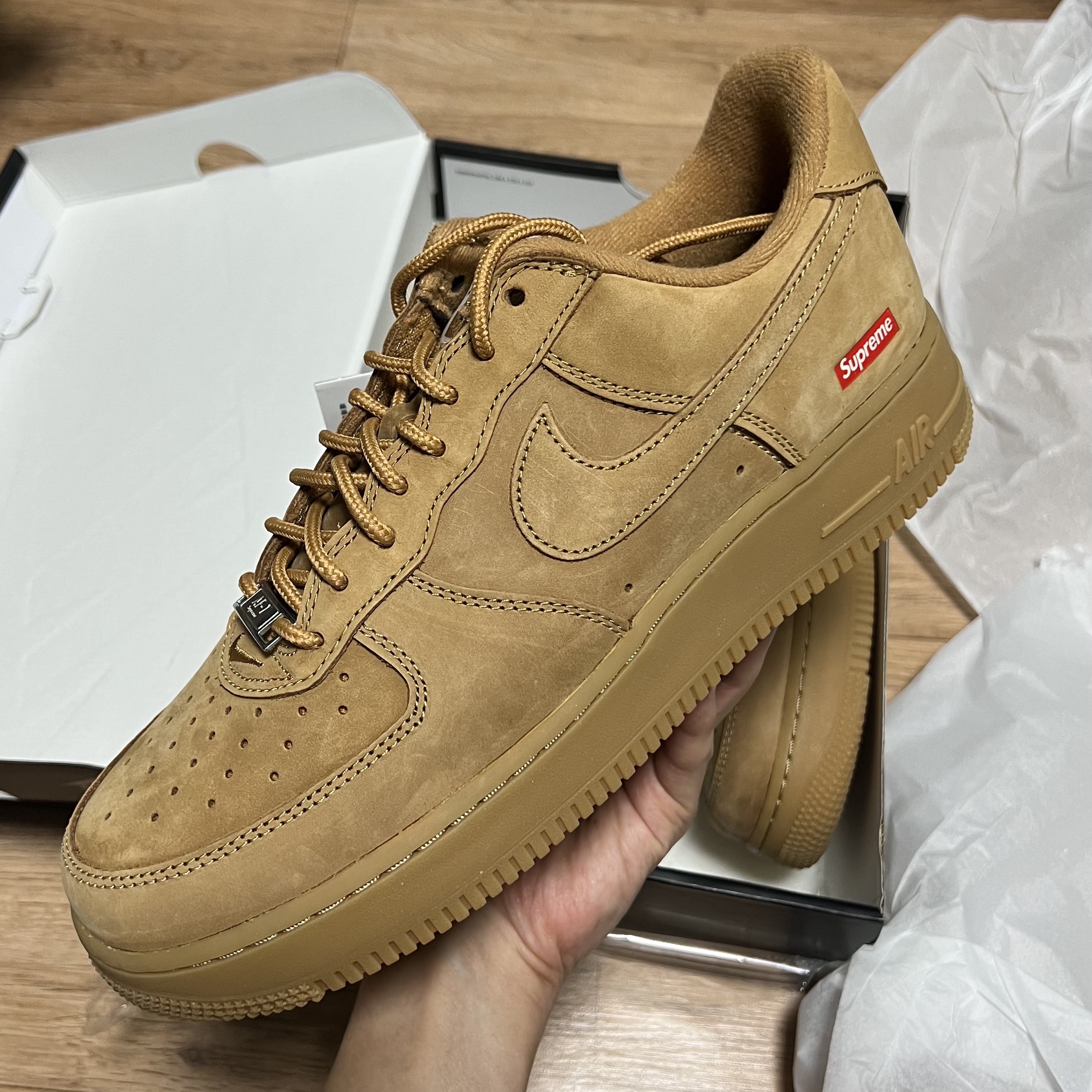Nike x Supreme Air Force 1 Low Flax 착용 스타일 - 1