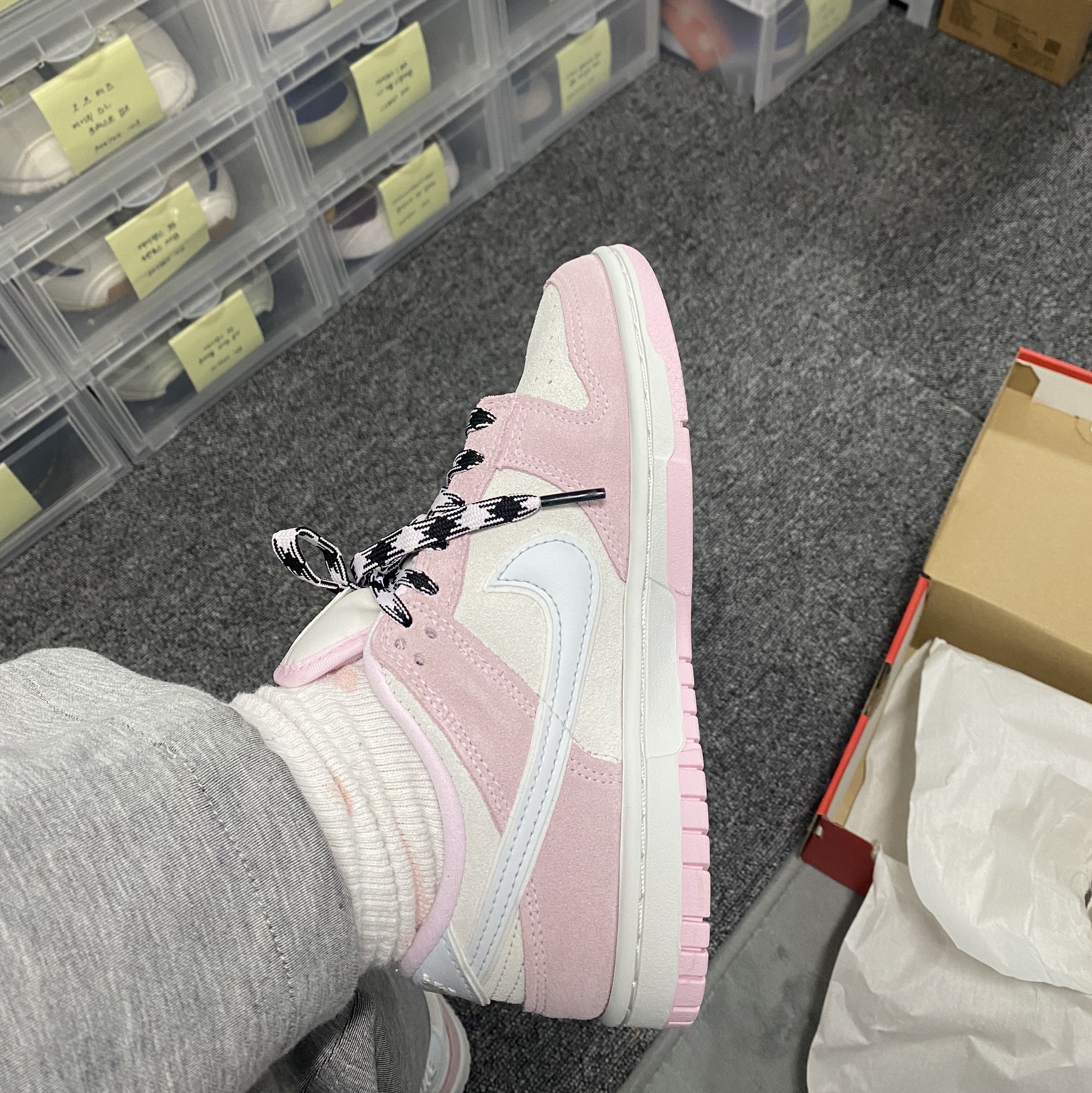 (W) Nike Dunk Low LX Pink Foam 착용 스타일 - 2