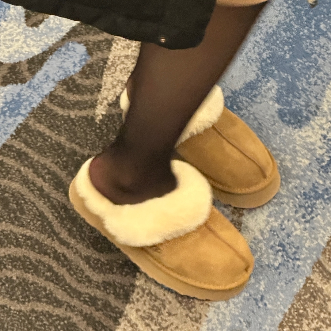 (W) UGG Disquette Slipper Chestnut 착용 스타일