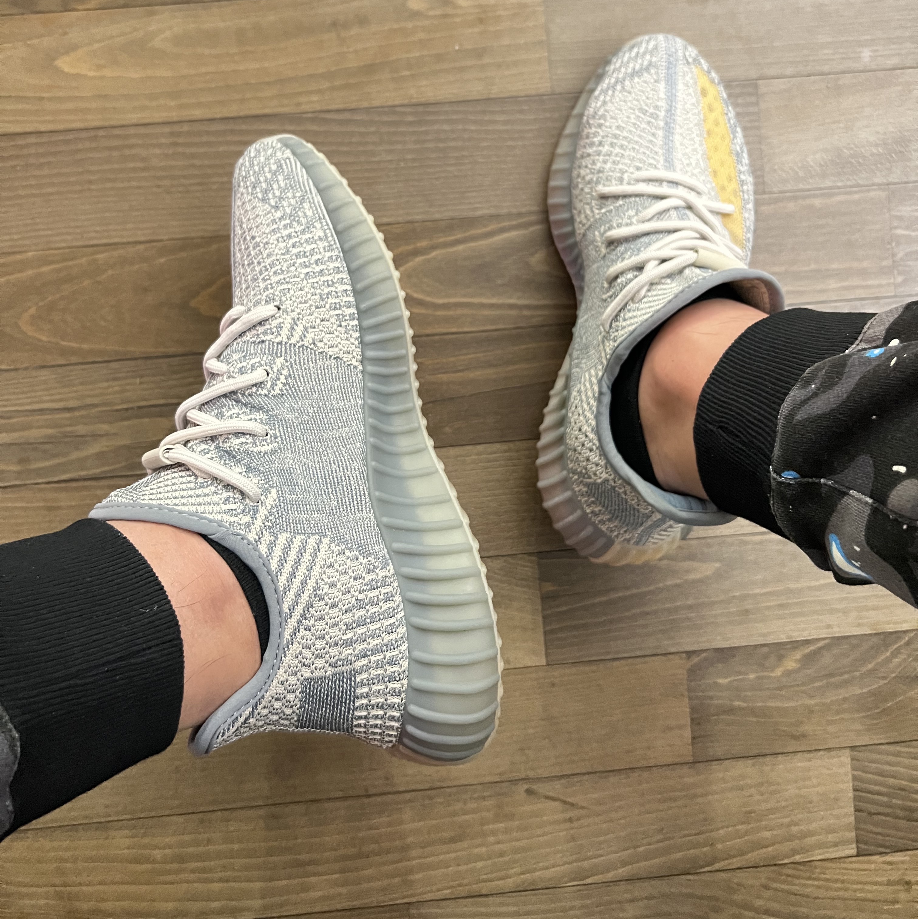 Adidas Yeezy Boost 350 V2 Israfil 착용 스타일