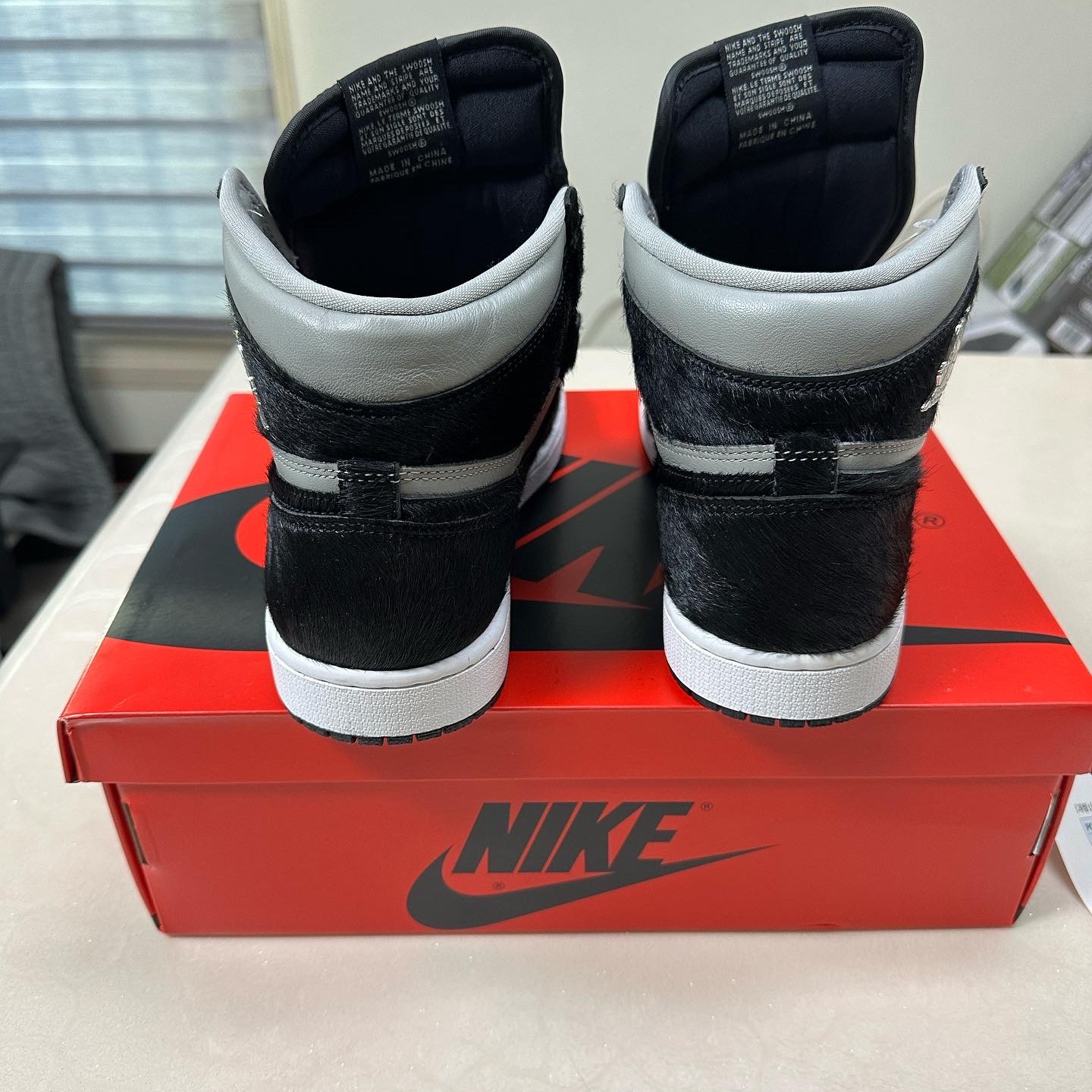 (W) Jordan 1 Retro High OG Medium Grey 착용 스타일 - 5