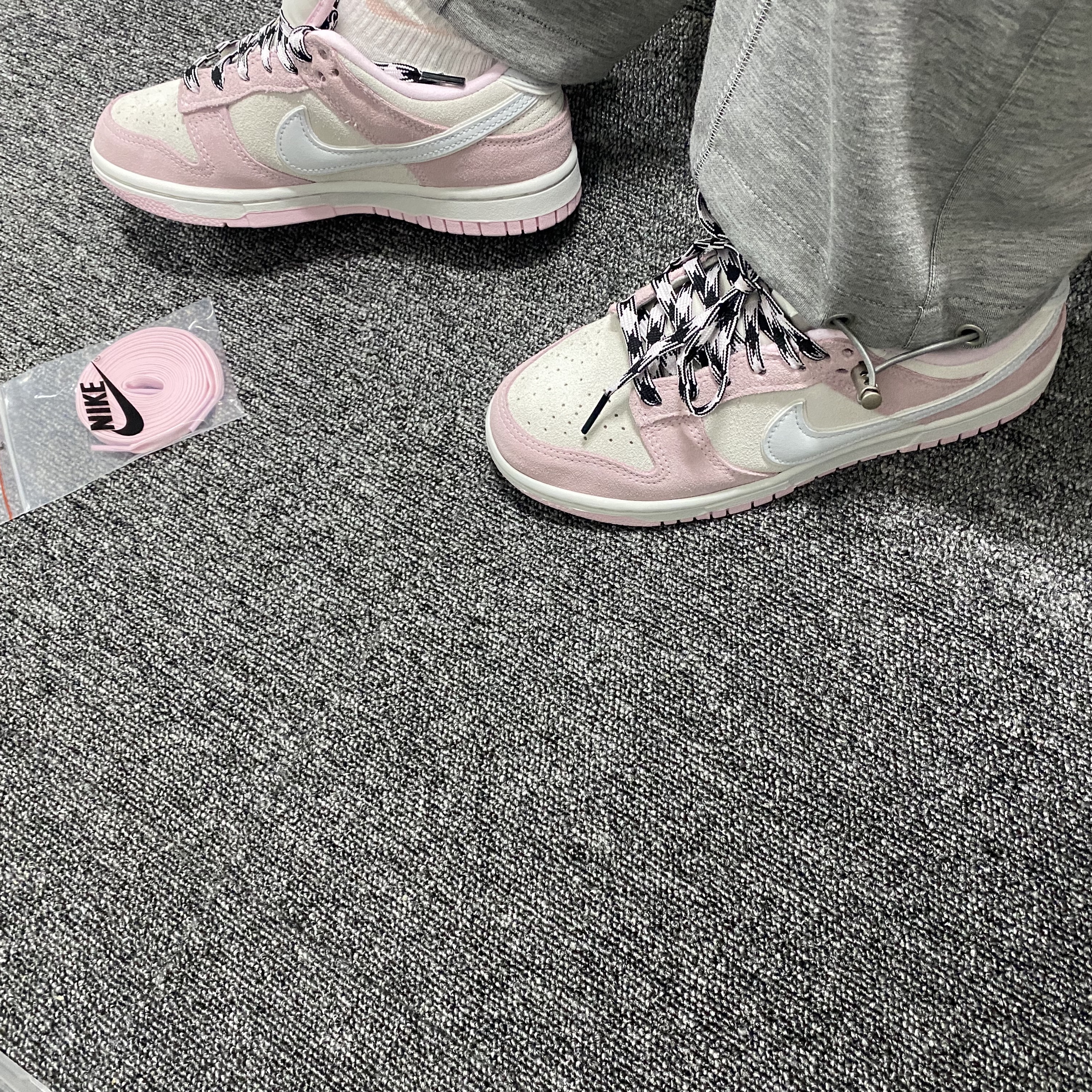 (W) Nike Dunk Low LX Pink Foam 착용 스타일 - 4