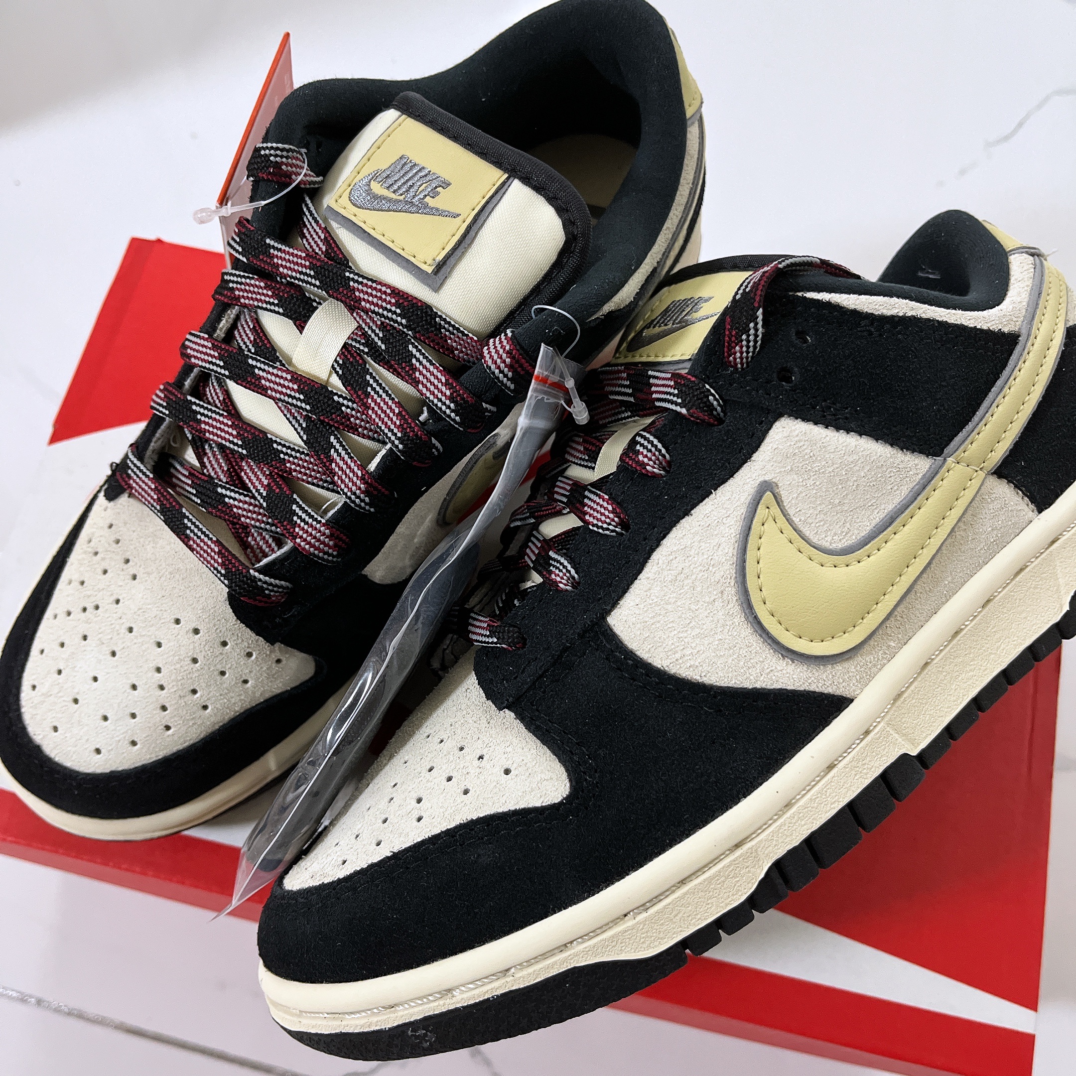 (W) Nike Dunk Low LX Black Suede 착용 스타일
